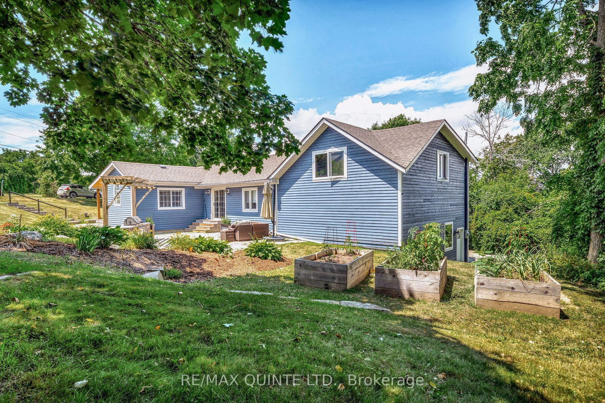14 Eastern Avenue, Prince Edward County, ON K8N 4Z1 photo 2