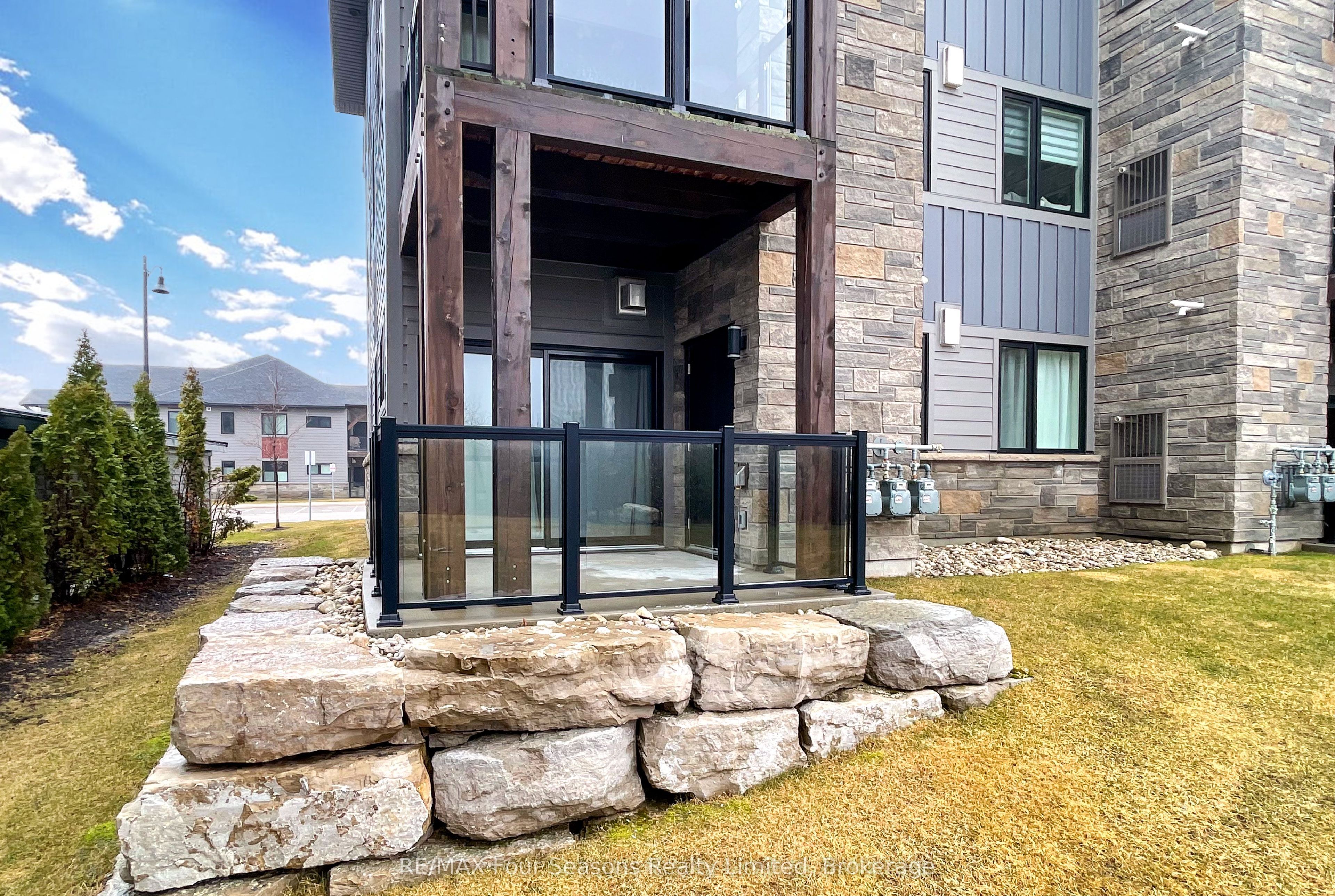 12 BEAUSOLEIL Lane 107, Blue Mountains, ON L9Y 2X5 photo 4
