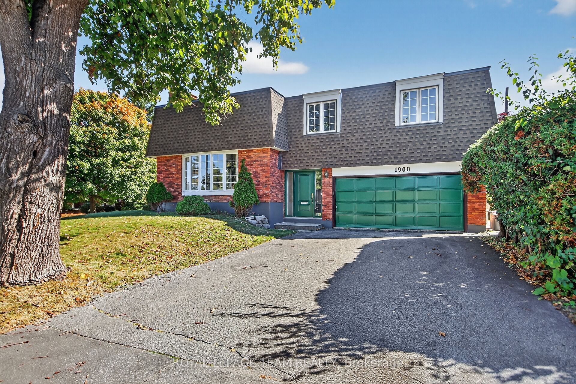 1900 Southampton Court, Belair Park - Copeland Park and Area, ON K2C 0W3