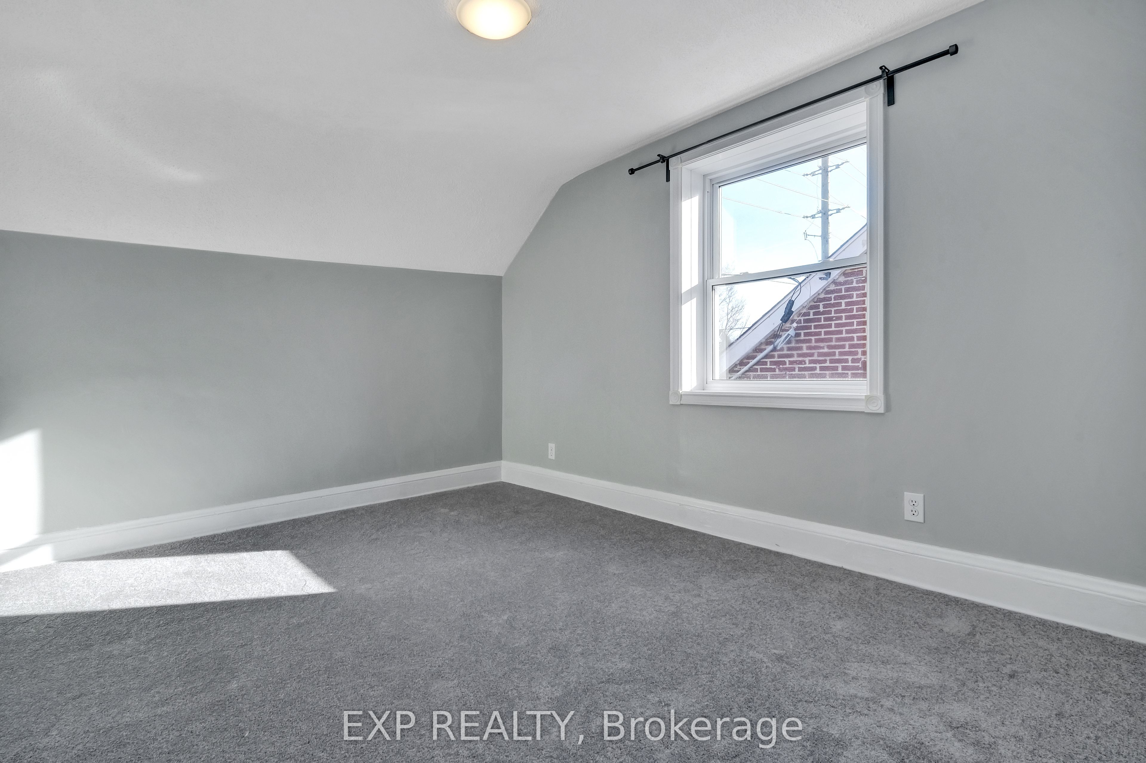 566 Kirkwood Avenue, Westboro - Hampton Park, ON K1Z 5X4 photo 3