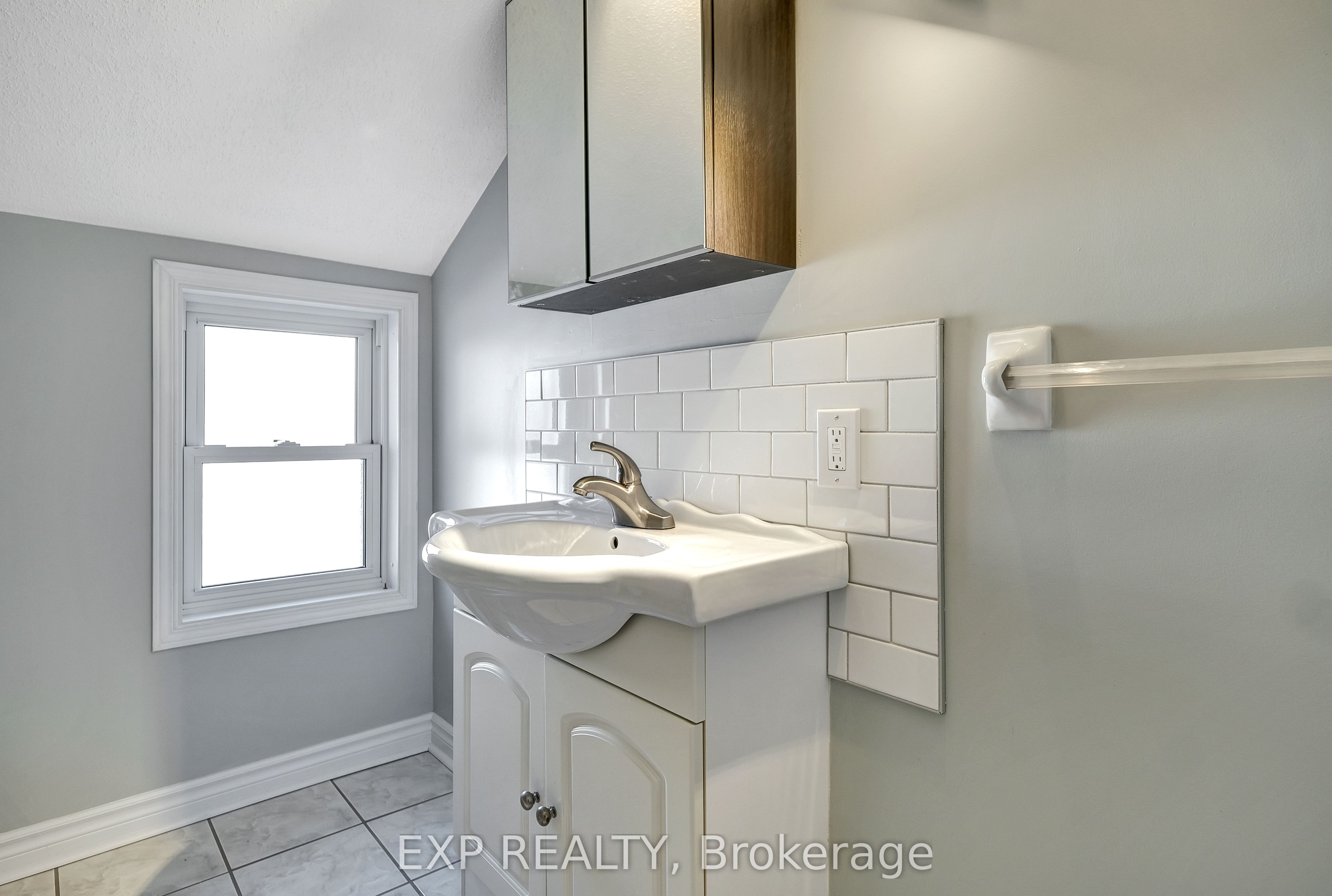 566 Kirkwood Avenue, Westboro - Hampton Park, ON K1Z 5X4 photo 5