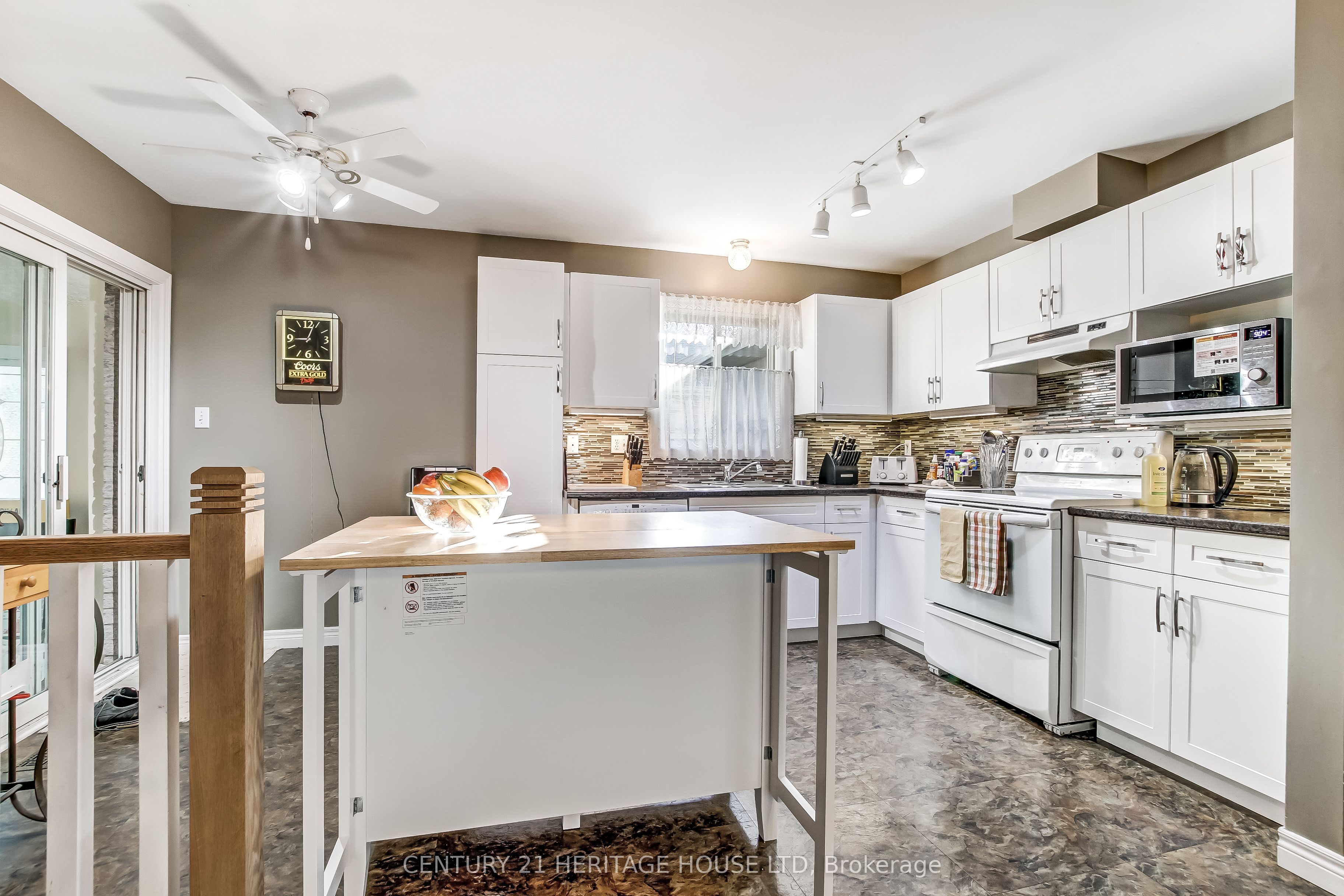18 Hickory Boulevard W, Strathroy-Caradoc, ON N7G 4A9 photo 5