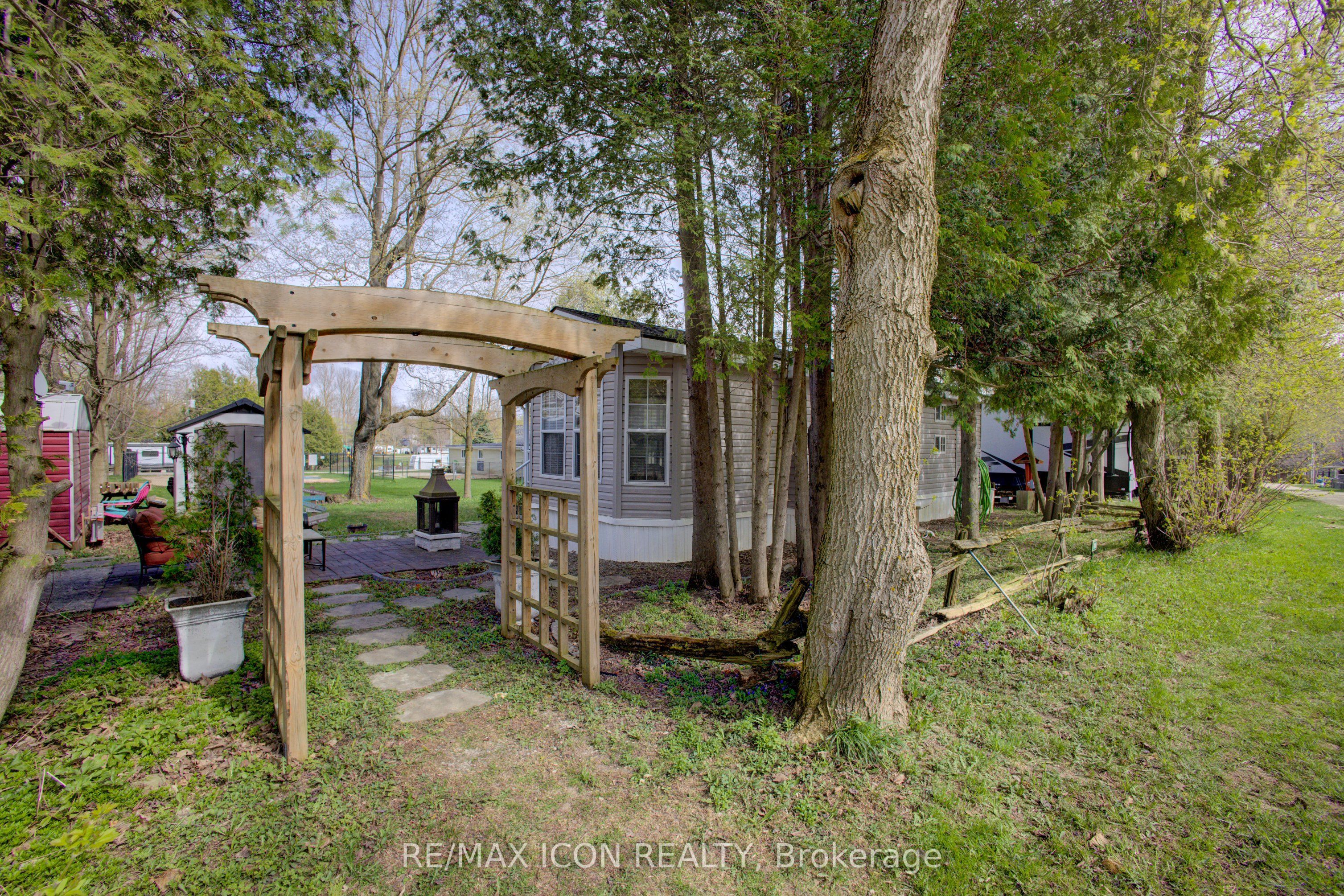 7489 Sideroad 5 E, Wellington North, ON N0G 2L0 photo 2