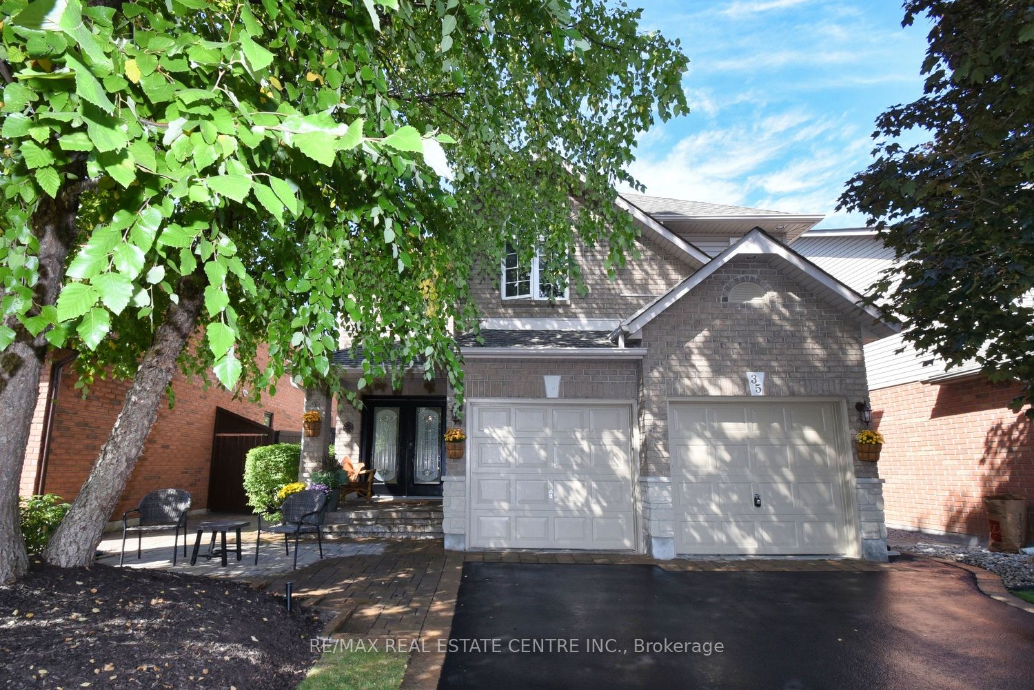 35 Eringate Drive, Hamilton, ON L8J 3Y4