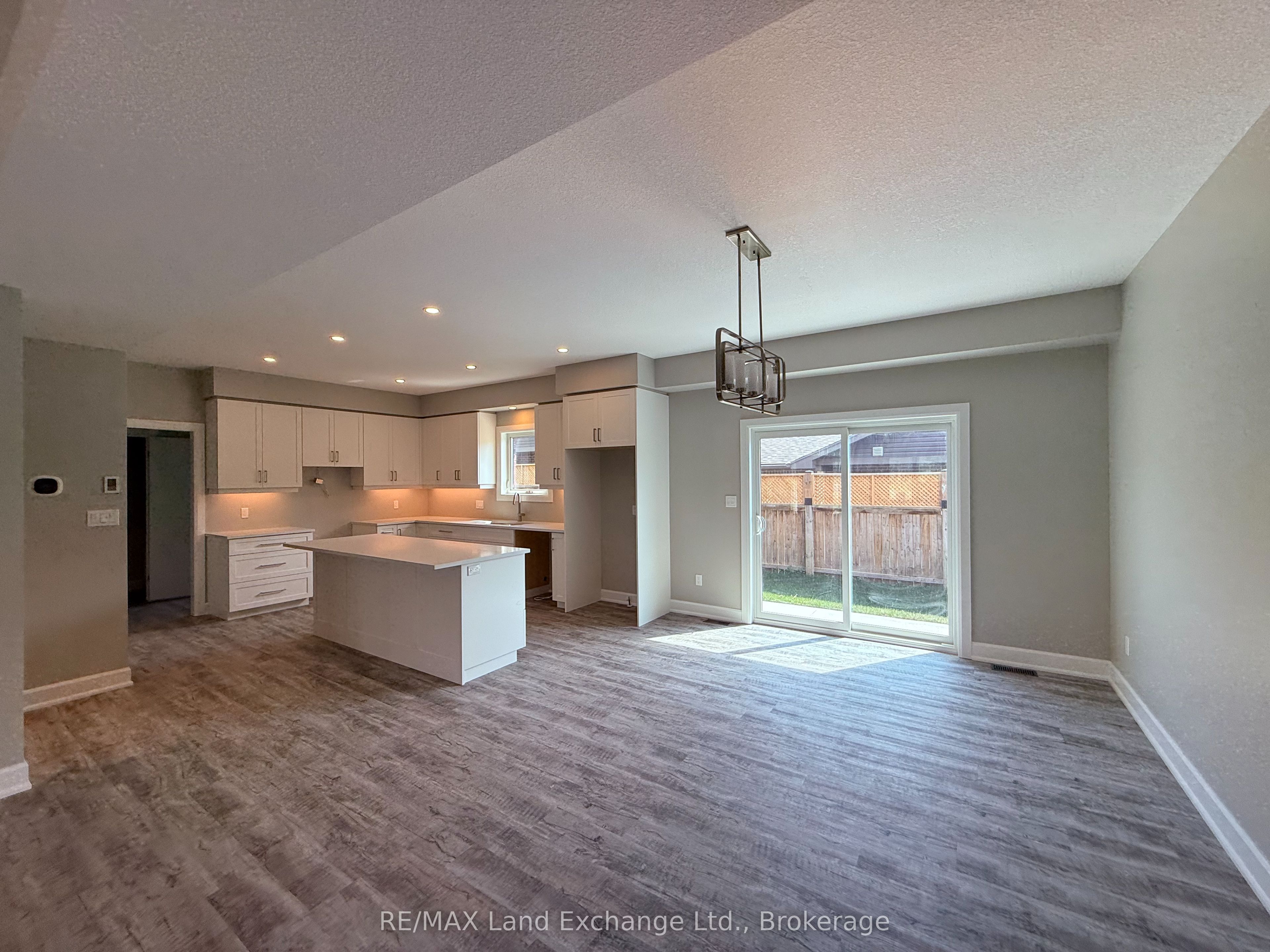 8 GOLF LINKS Road Unit 2, Kincardine, ON N2Z 0G1 photo 5