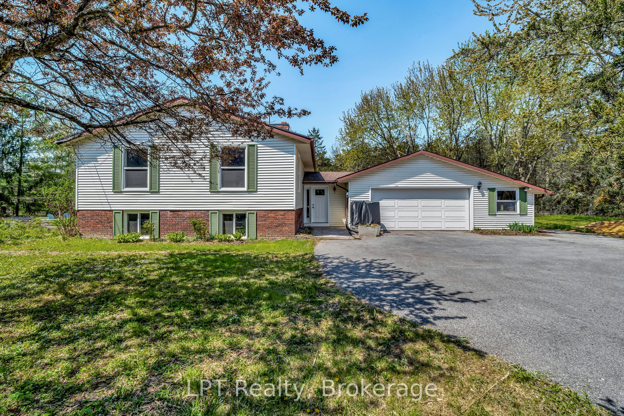 1207 County Rd 9 Street, Greater Napanee, ON K7R 3K8