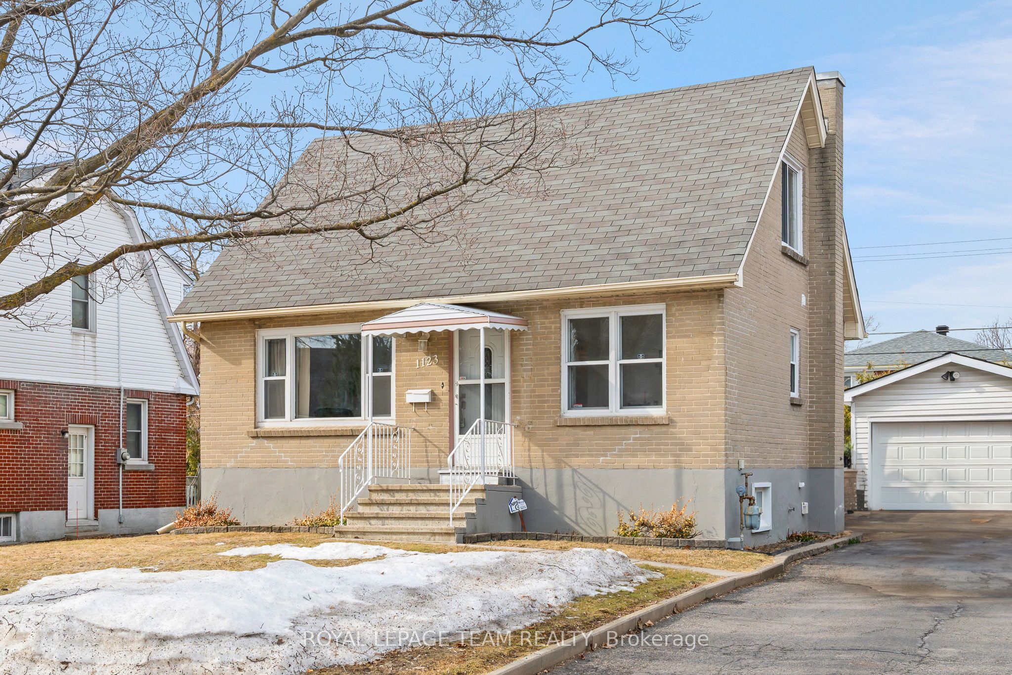 1123 Secord Avenue, Billings Bridge - Riverside Park and Area, ON K1H 8C9