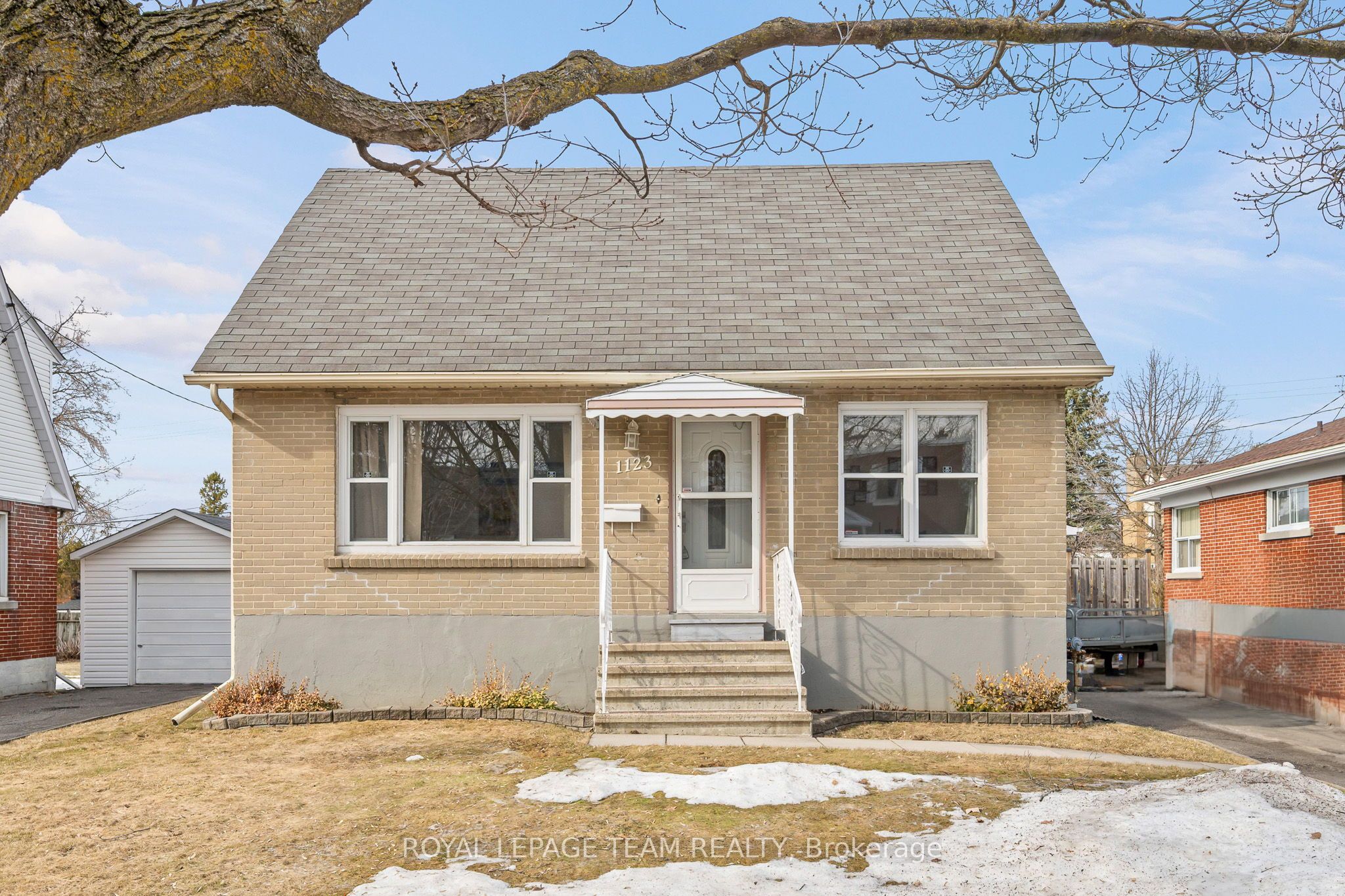 1123 Secord Avenue, Billings Bridge - Riverside Park and Area, ON K1H 8C9 photo 2
