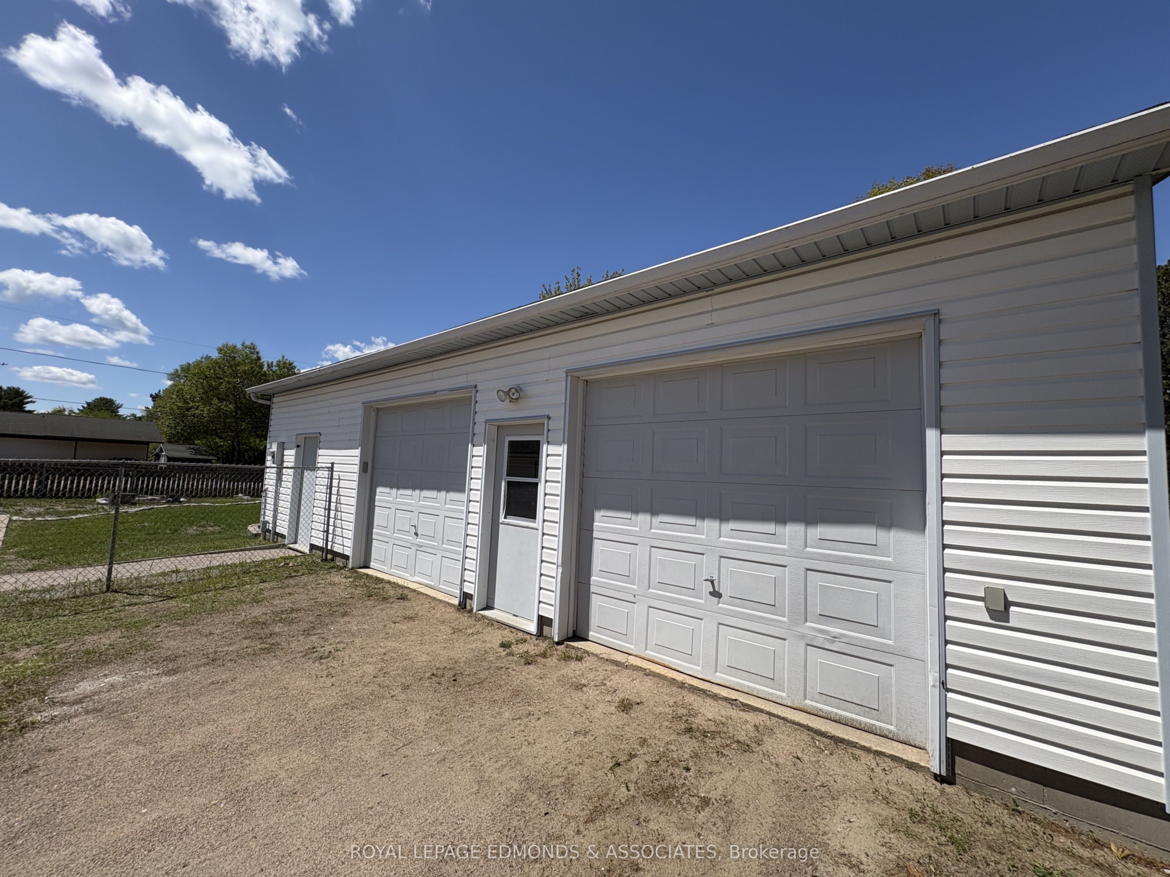 31 Silke Drive, Petawawa, ON K8H 2L3 photo 3