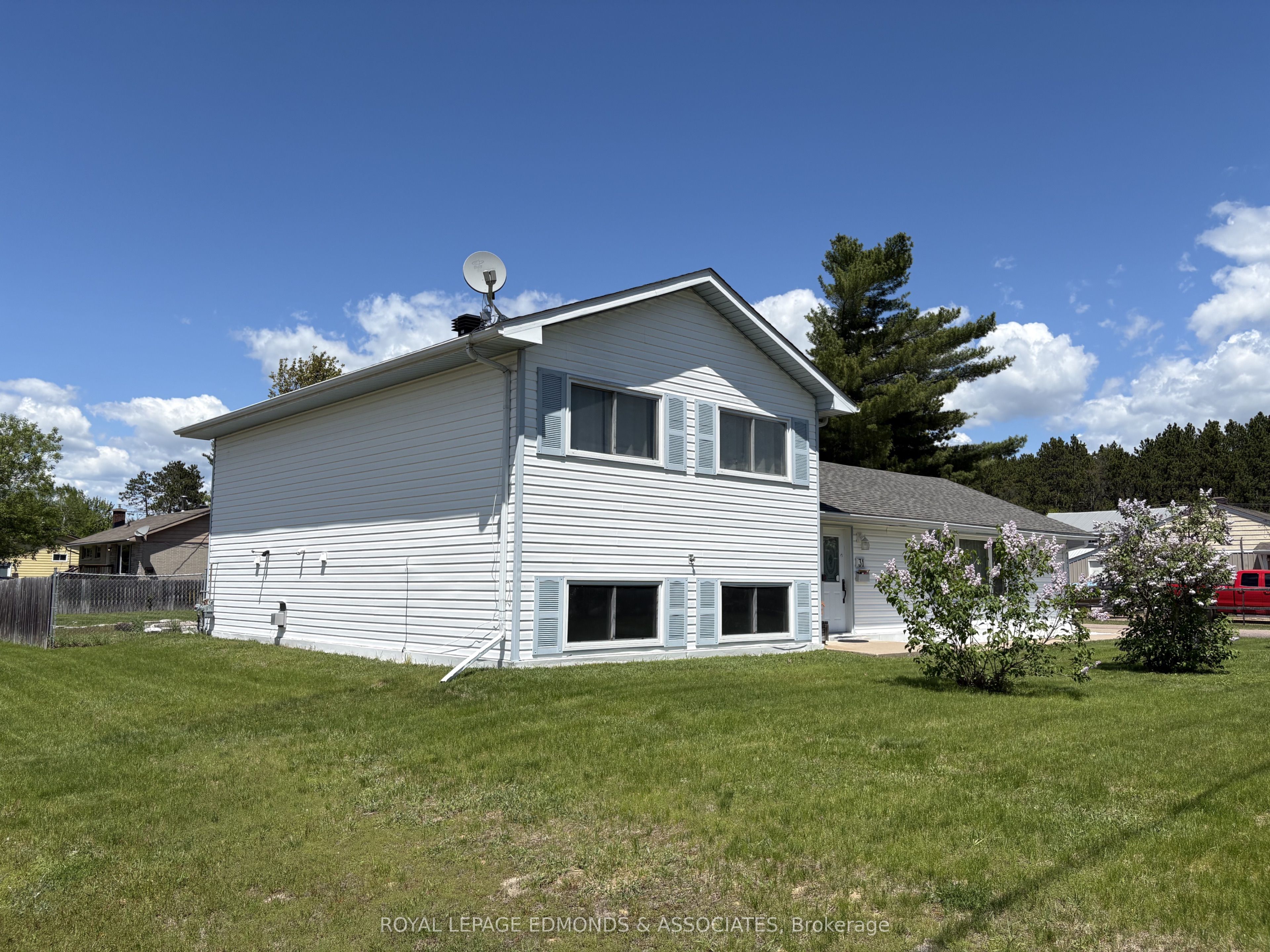 31 Silke Drive, Petawawa, ON K8H 2L3 photo 5