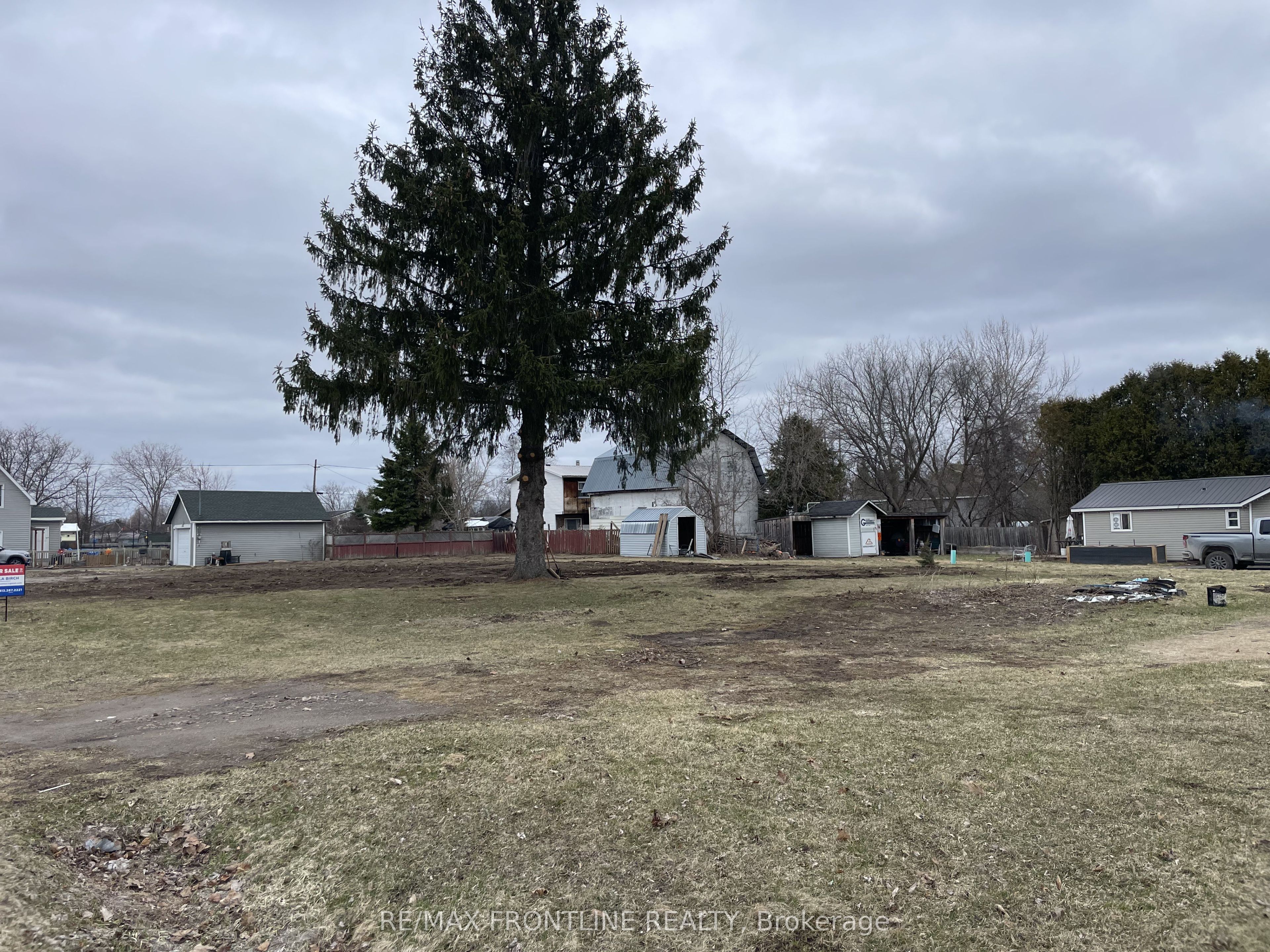 19 Lila Street, Montague, ON K7A 2X2 photo 3