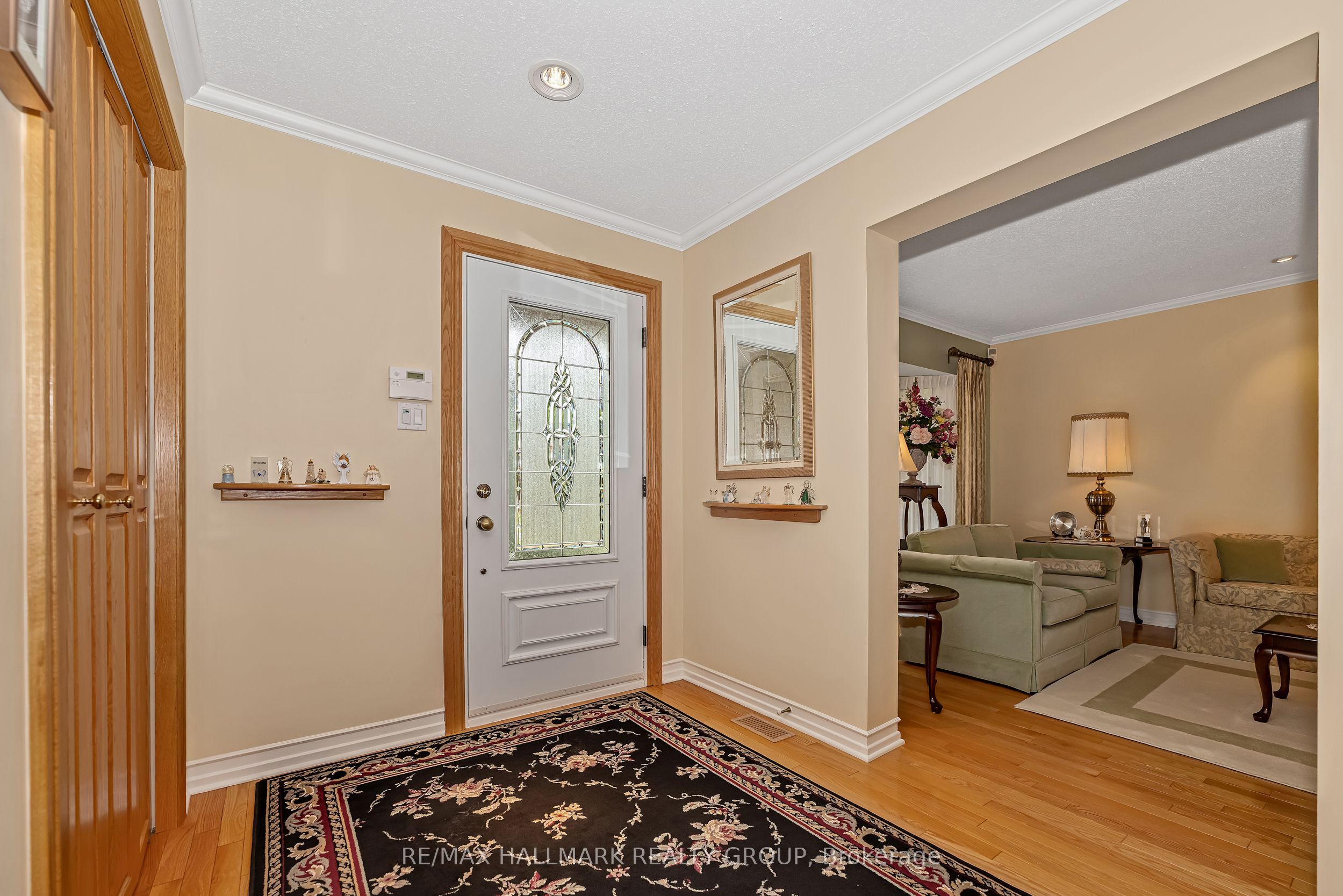 6586 Morningview Street, Orleans - Convent Glen and Area, ON K1C 6N9 photo 3