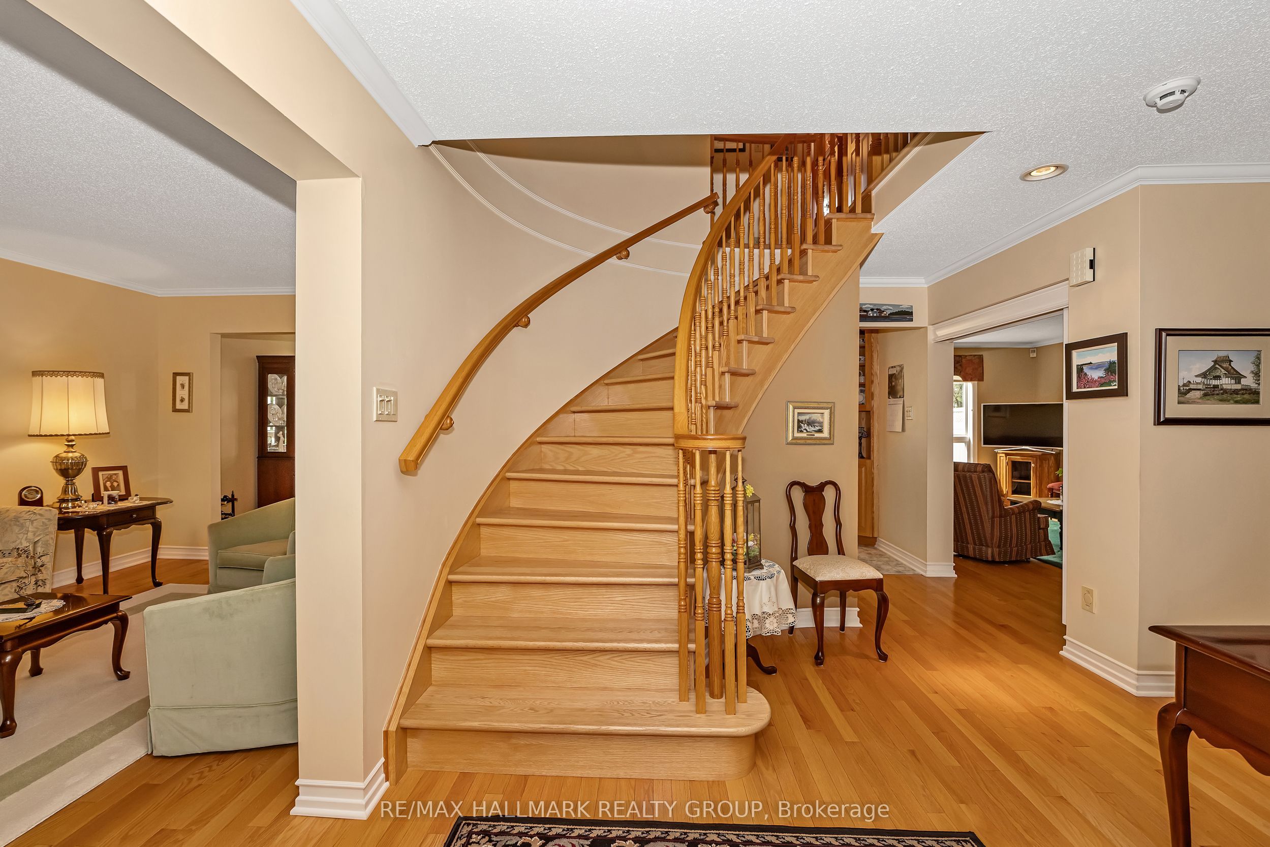 6586 Morningview Street, Orleans - Convent Glen and Area, ON K1C 6N9 photo 4