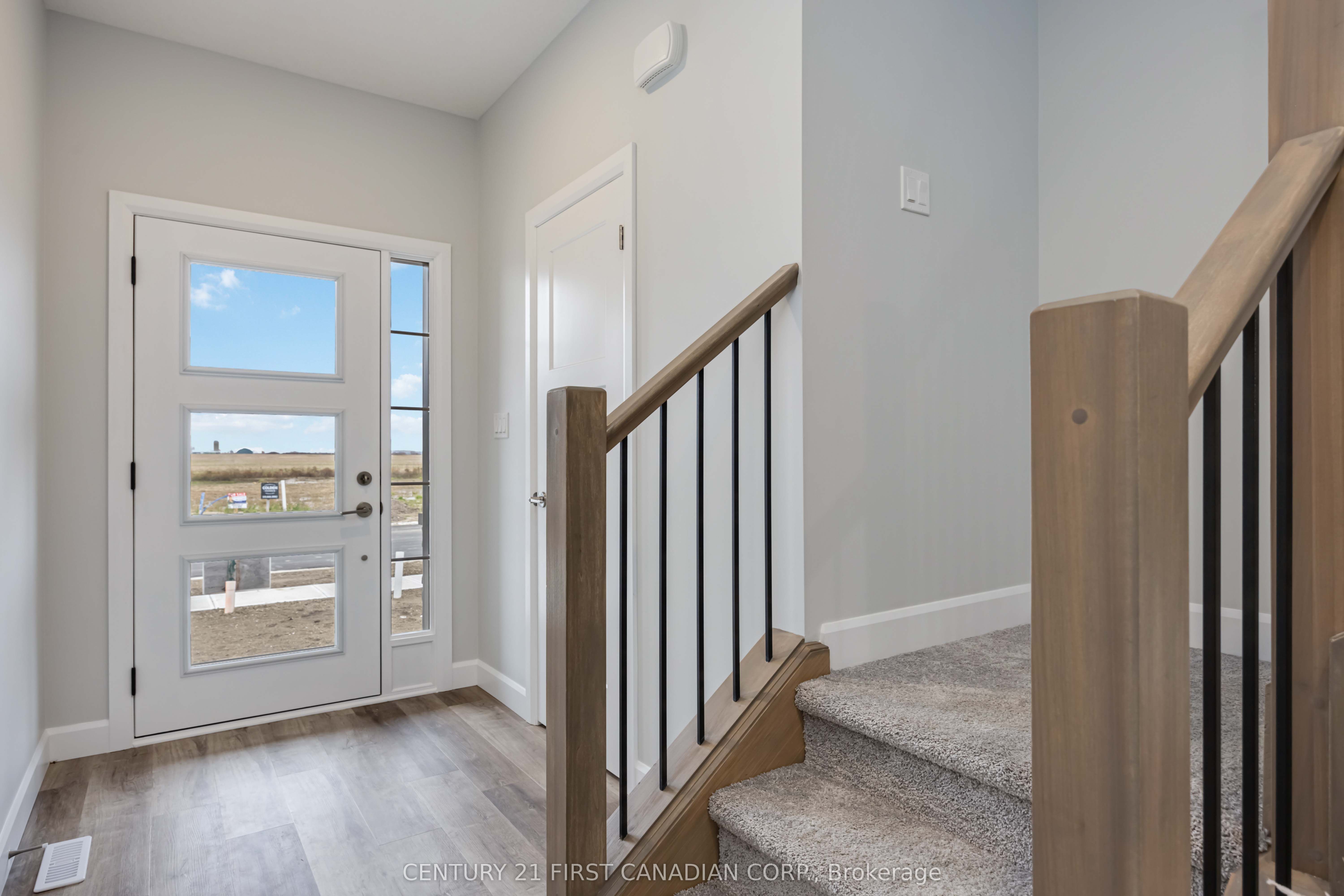 9 Postma Crescent, North Middlesex, ON N0M 1A0 photo 4