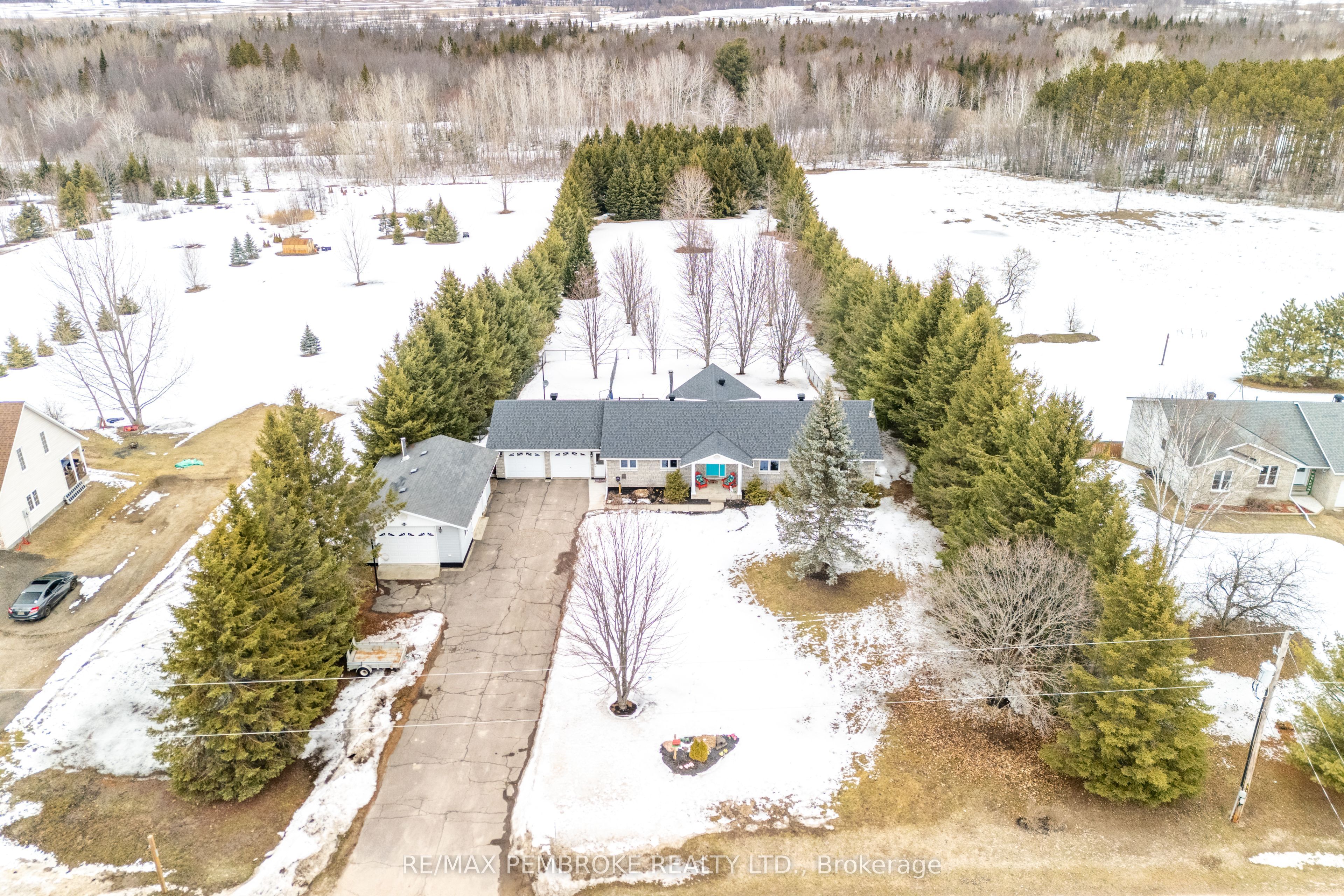56 Robertson Drive, Whitewater Region, ON K0J 1C0