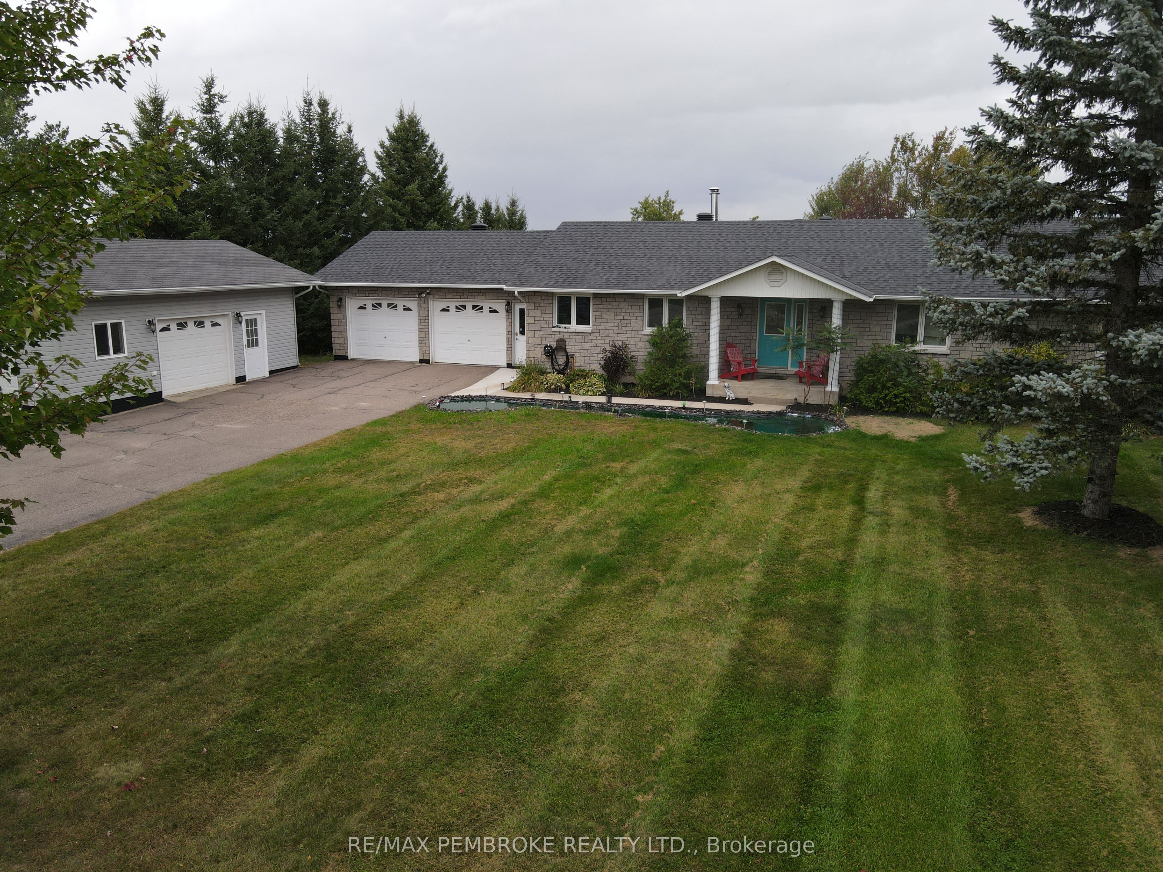 56 Robertson Drive, Whitewater Region, ON K0J 1C0 photo 3