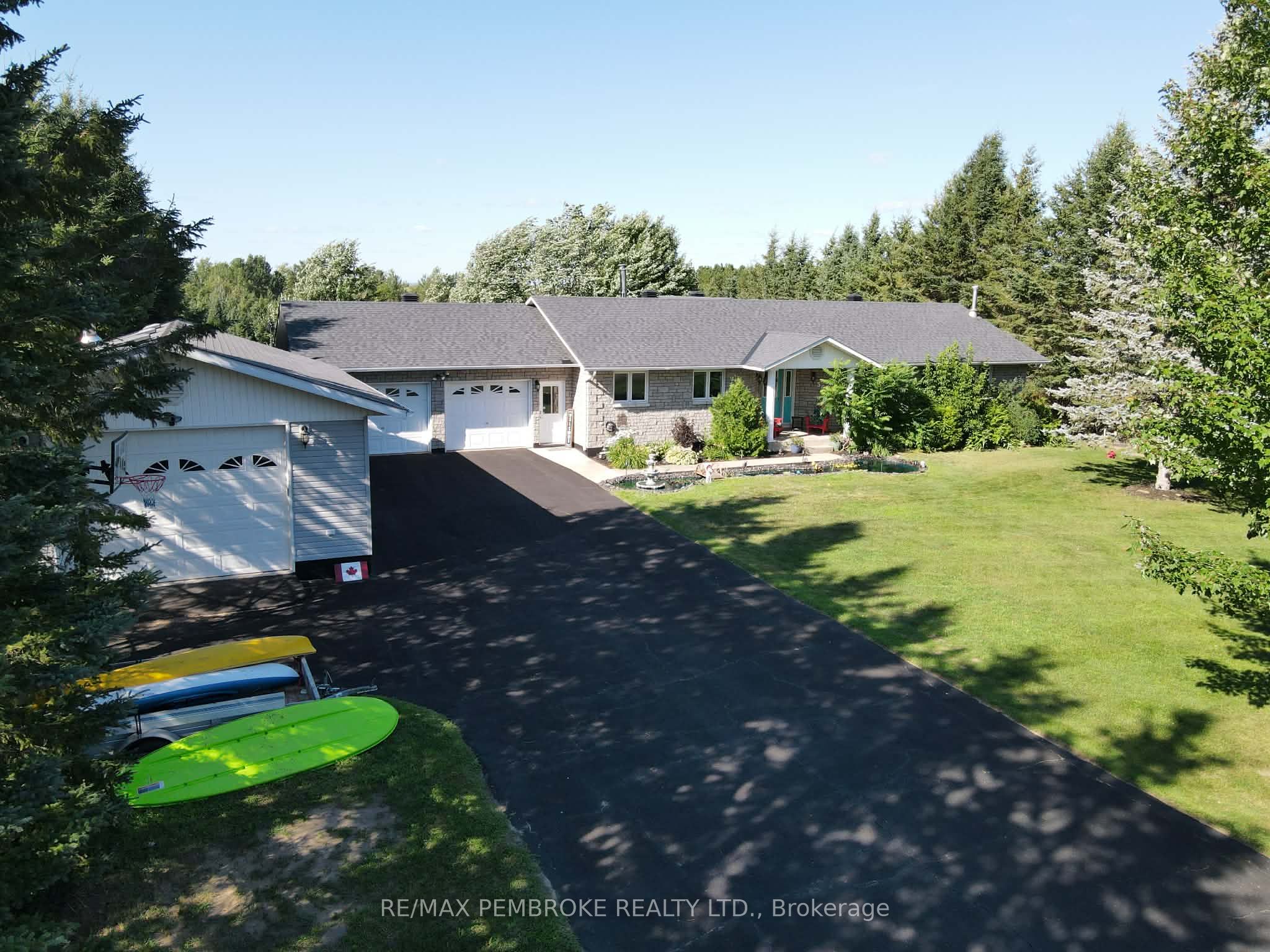 56 Robertson Drive, Whitewater Region, ON K0J 1C0 photo 4