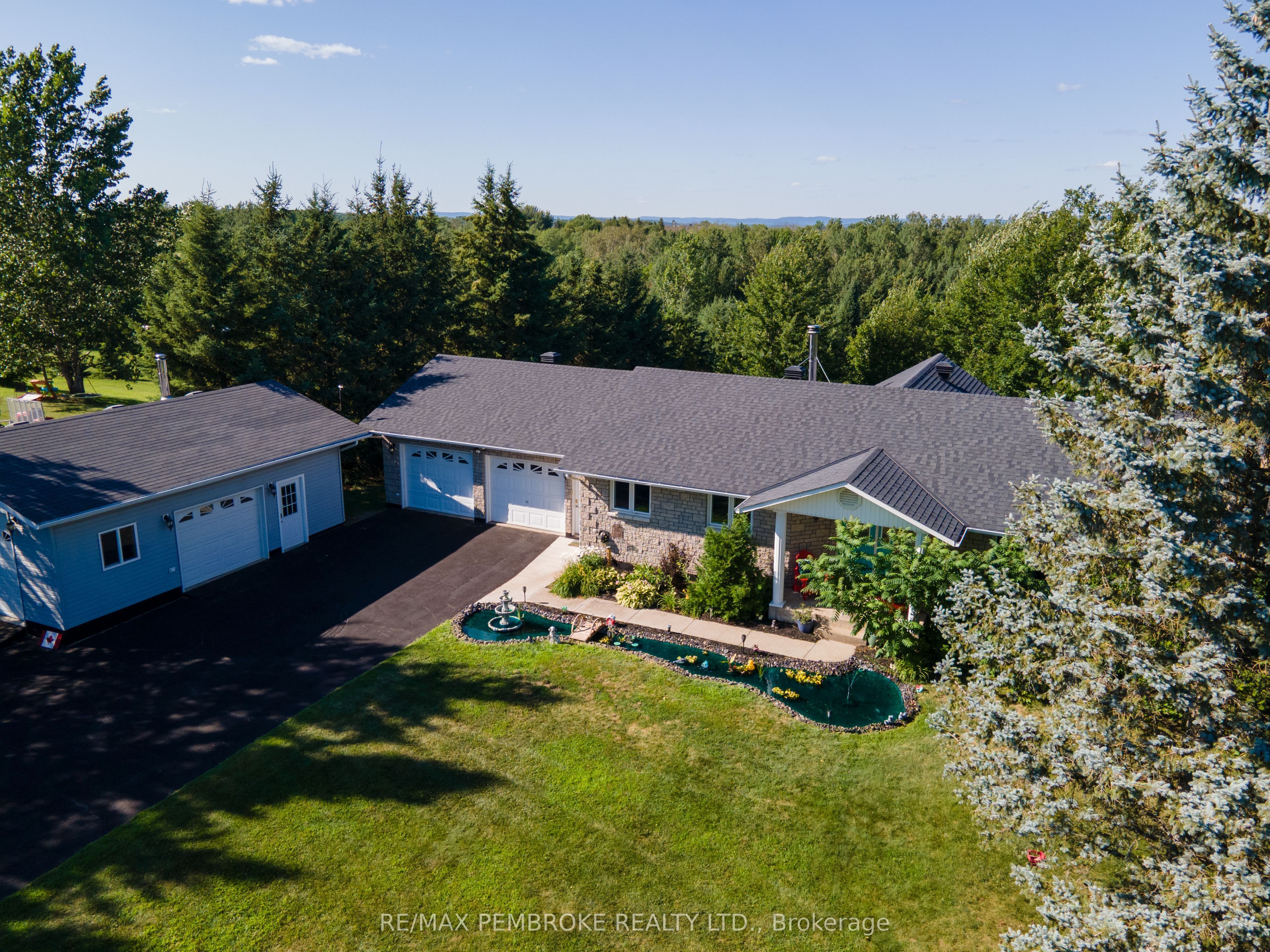 56 Robertson Drive, Whitewater Region, ON K0J 1C0 photo 5