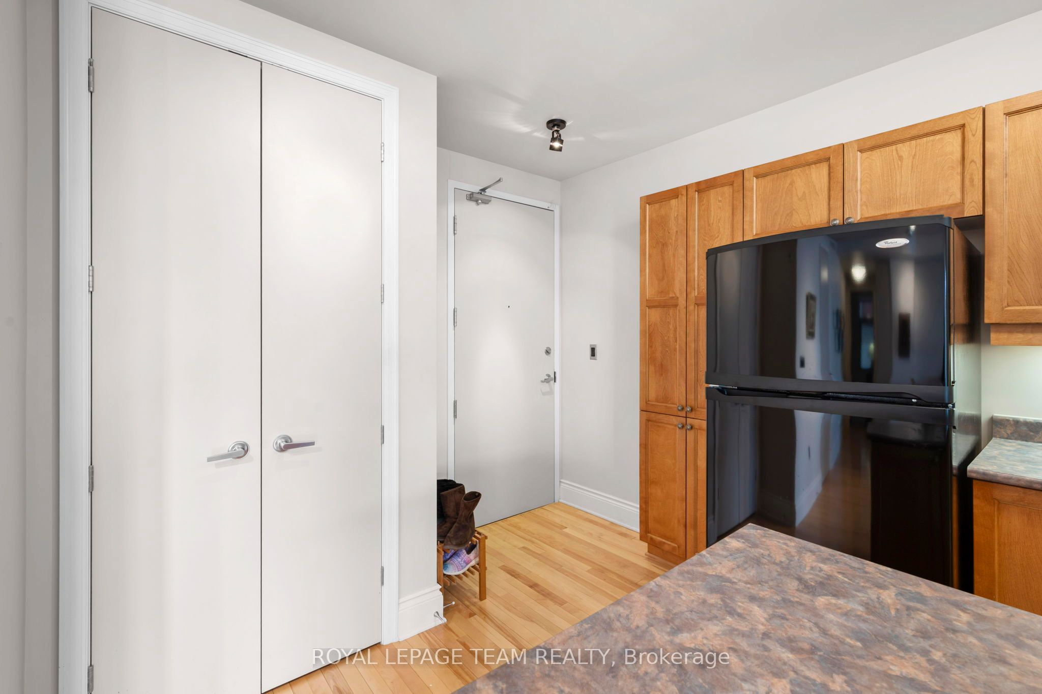 260 Besserer Street 202, Lower Town - Sandy Hill, ON K1N 1J3 photo 3