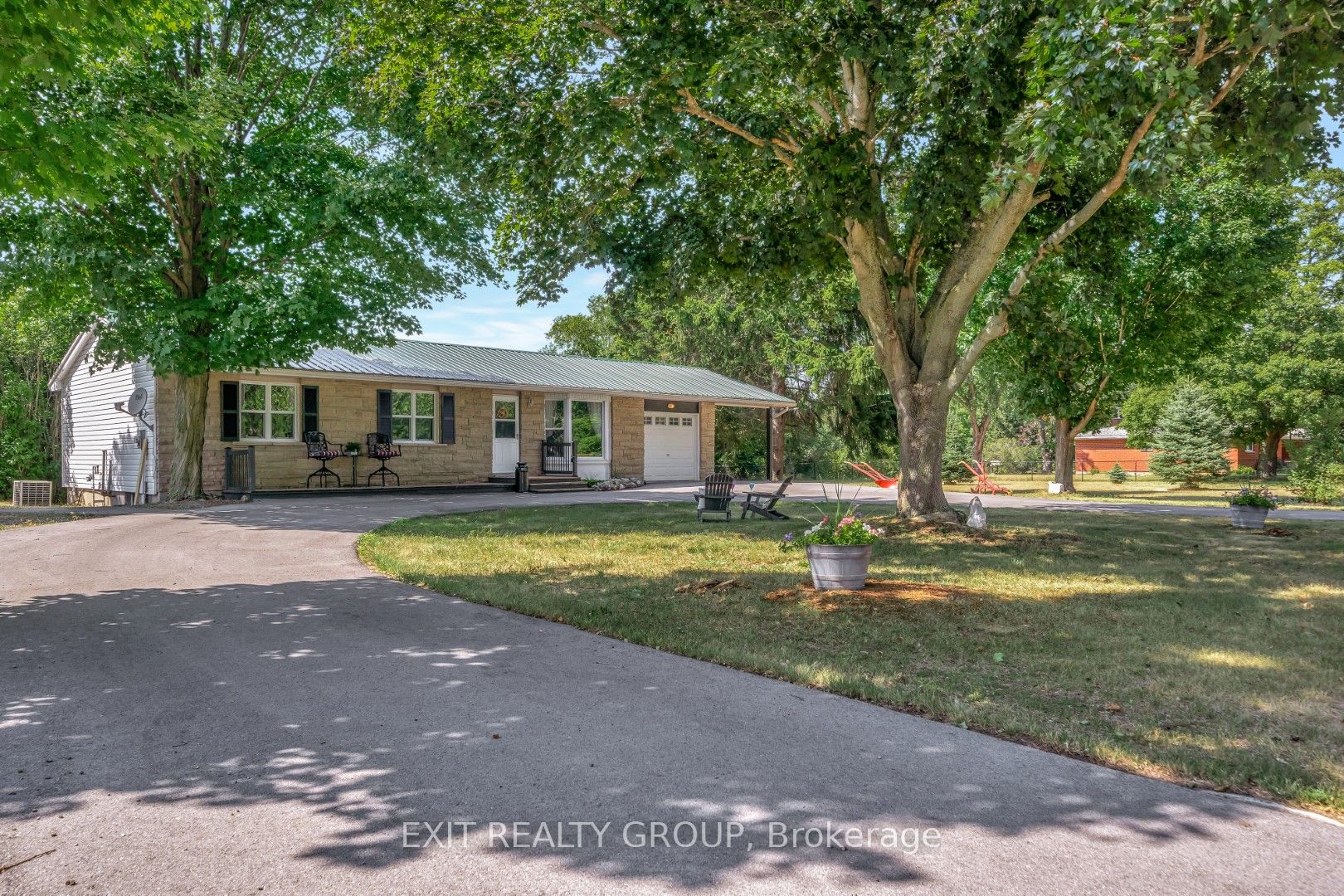 1476 County Rd 12, Prince Edward County, ON K0K 2T0