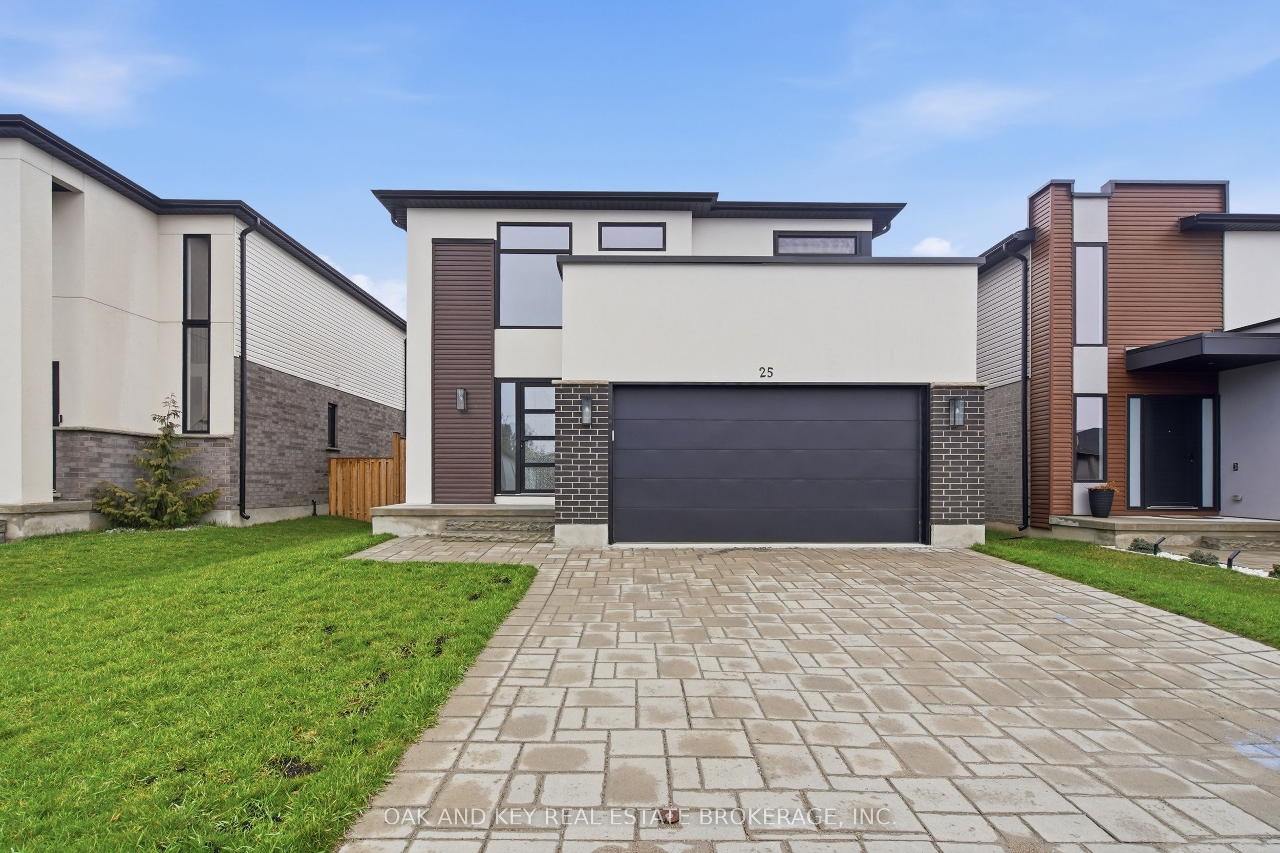 25 Alexander Circle, Strathroy-Caradoc, ON N7G 0B4
