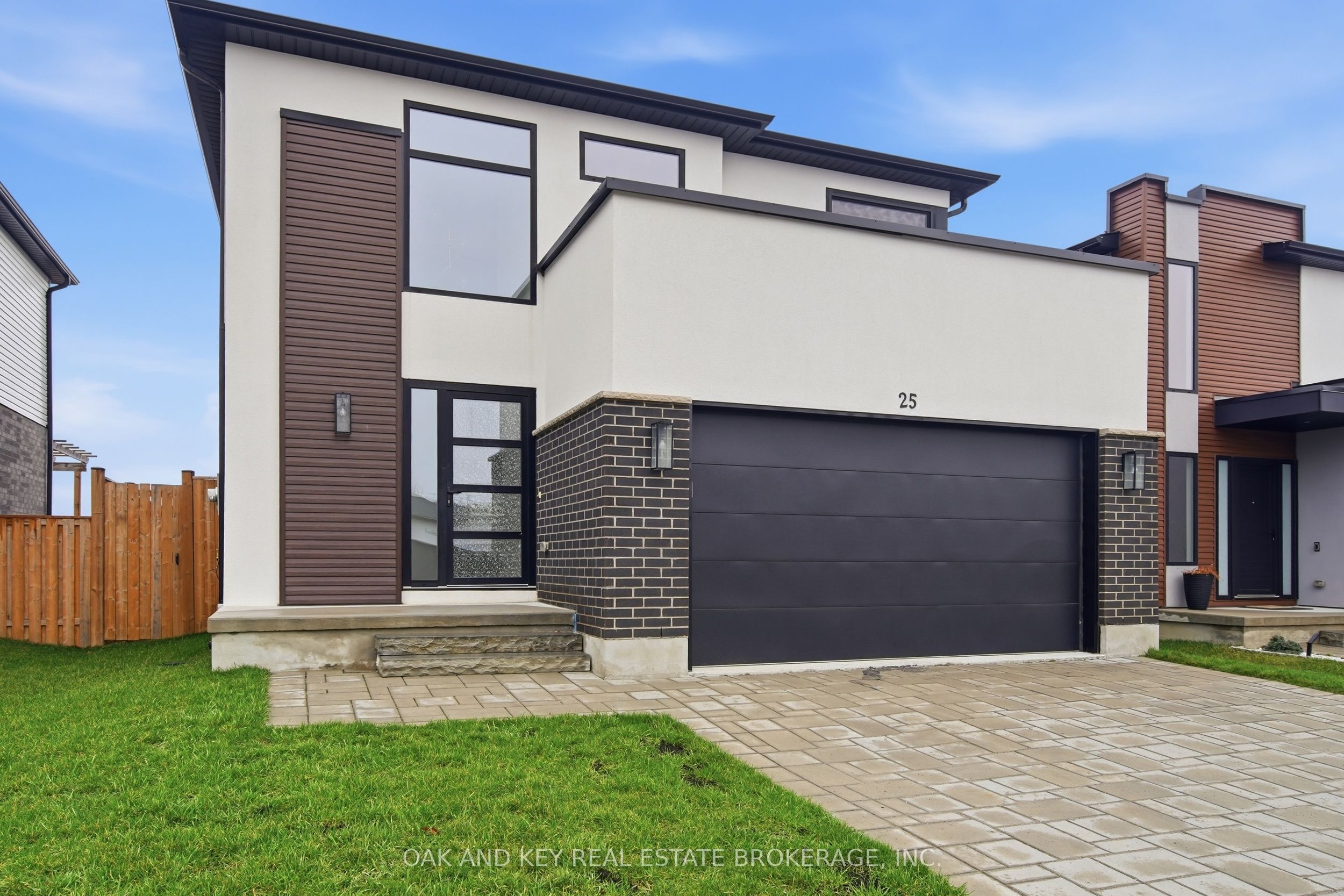 25 Alexander Circle, Strathroy-Caradoc, ON N7G 0B4 photo 2