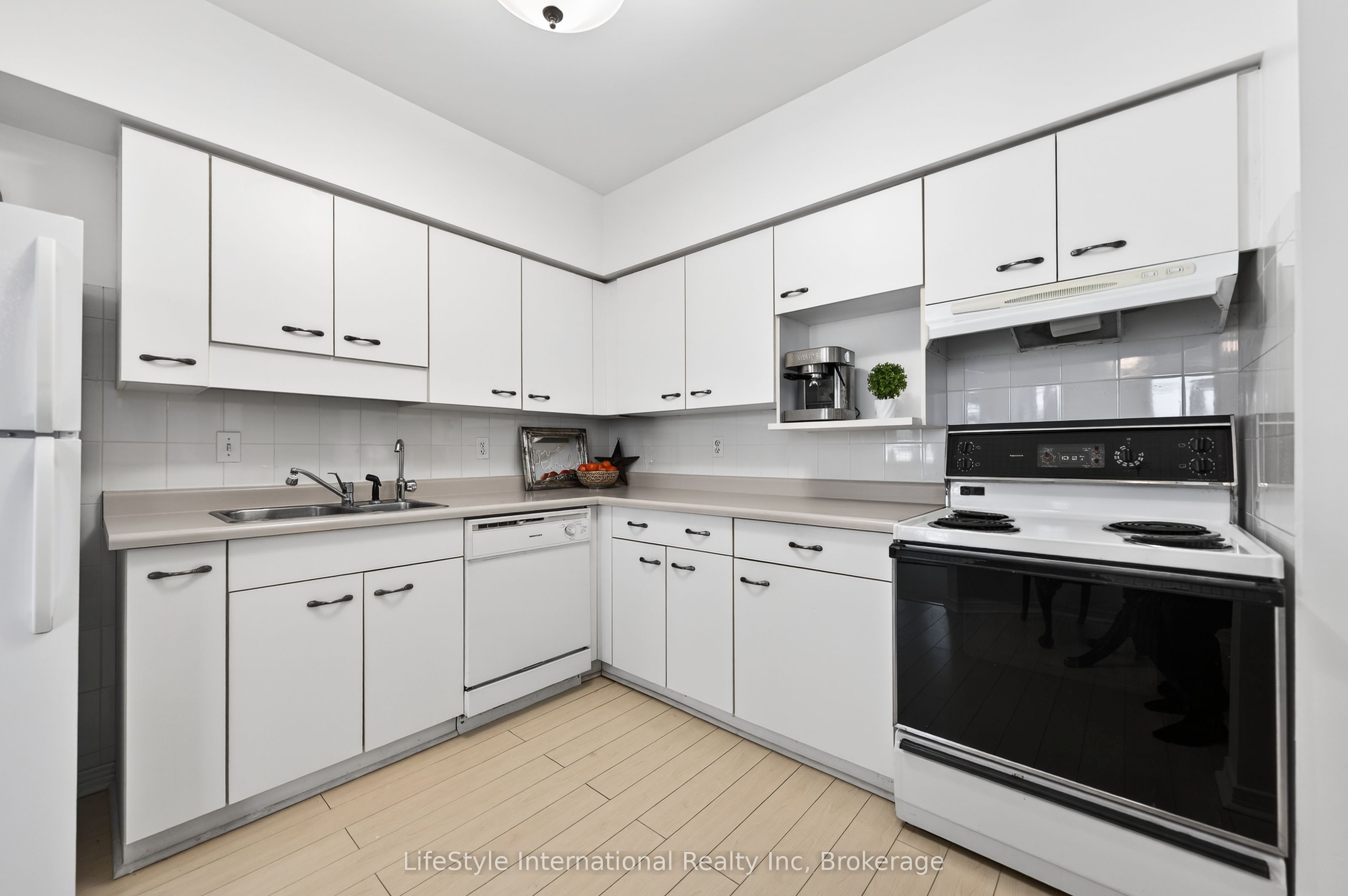 208 Silvercreek Parkway N 103, Guelph, ON N1H 8H2 photo 5