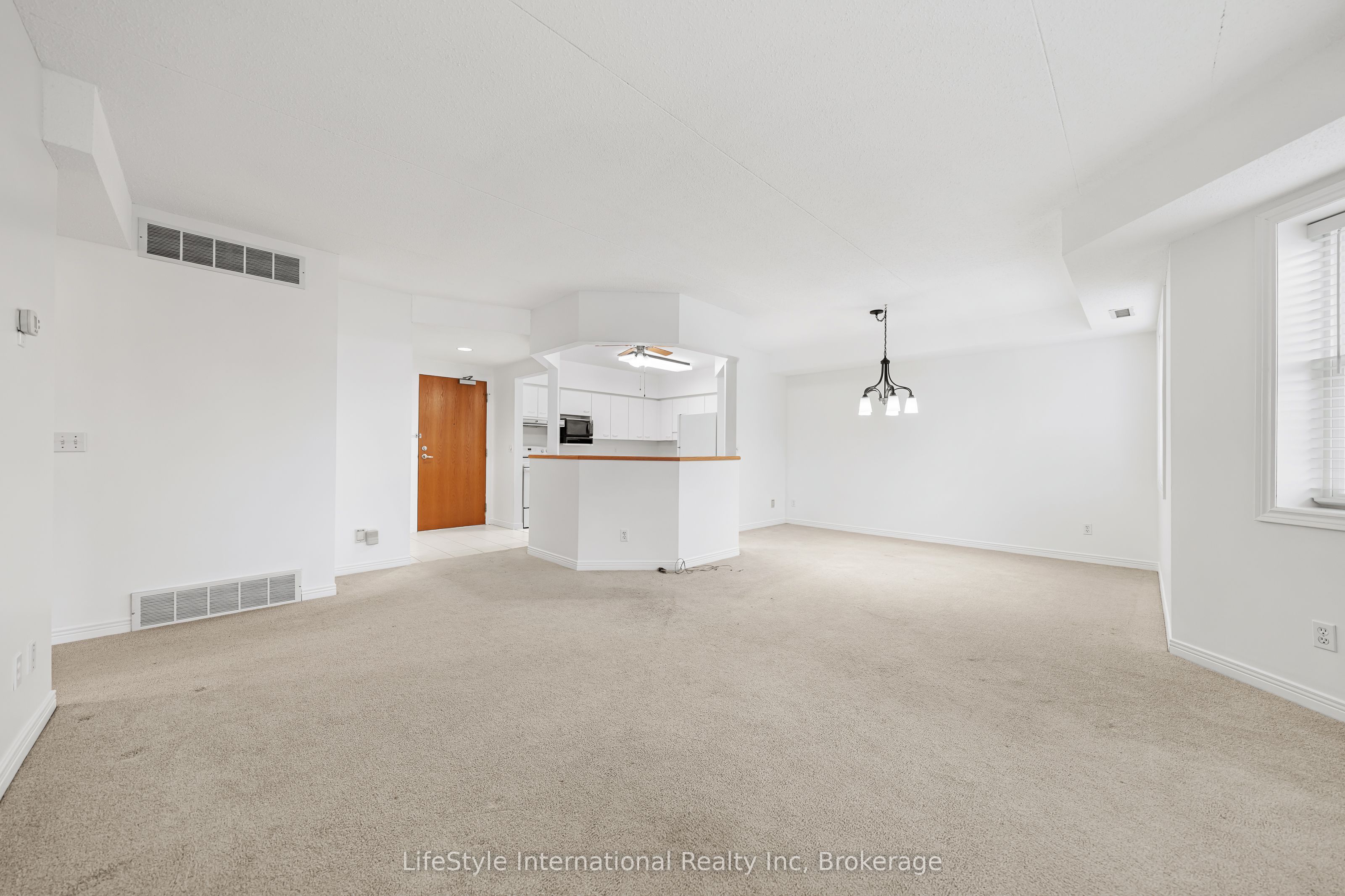 208 Silvercreek Parkway N 205, Guelph, ON N1H 8H2 photo 2