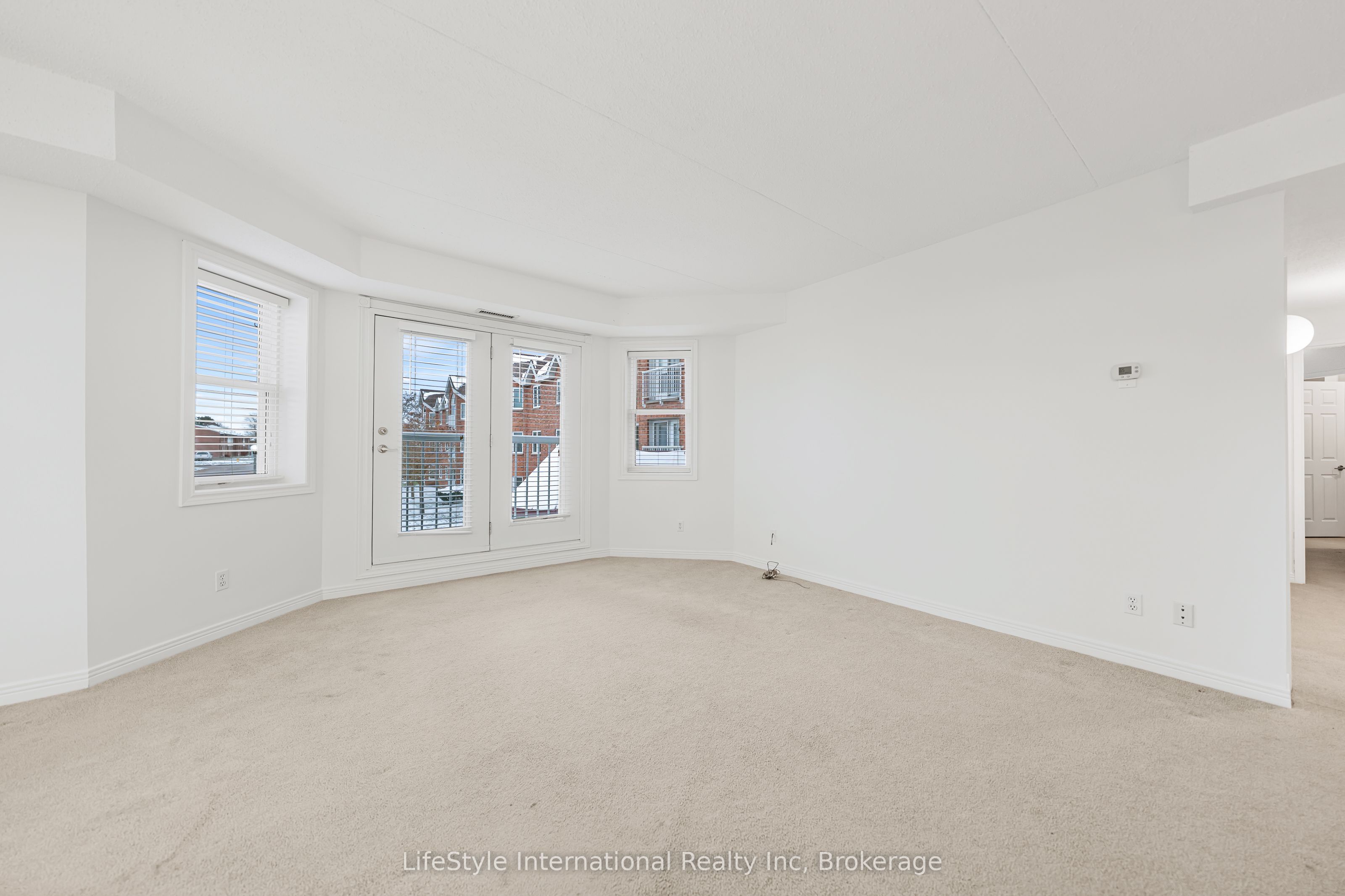 208 Silvercreek Parkway N 205, Guelph, ON N1H 8H2 photo 3