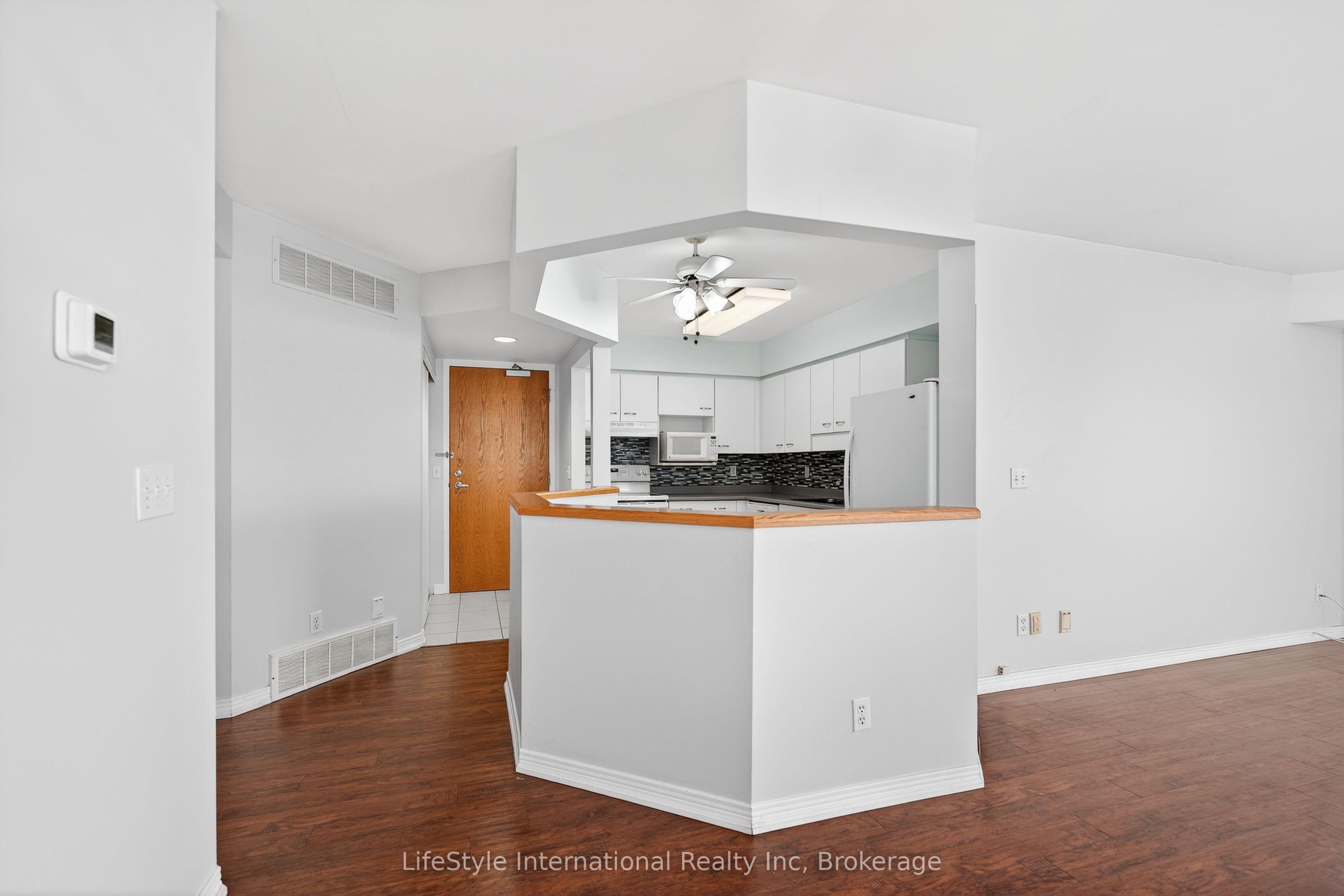 208 Silvercreek Parkway N 306, Guelph, ON N1H 8H2 photo 2