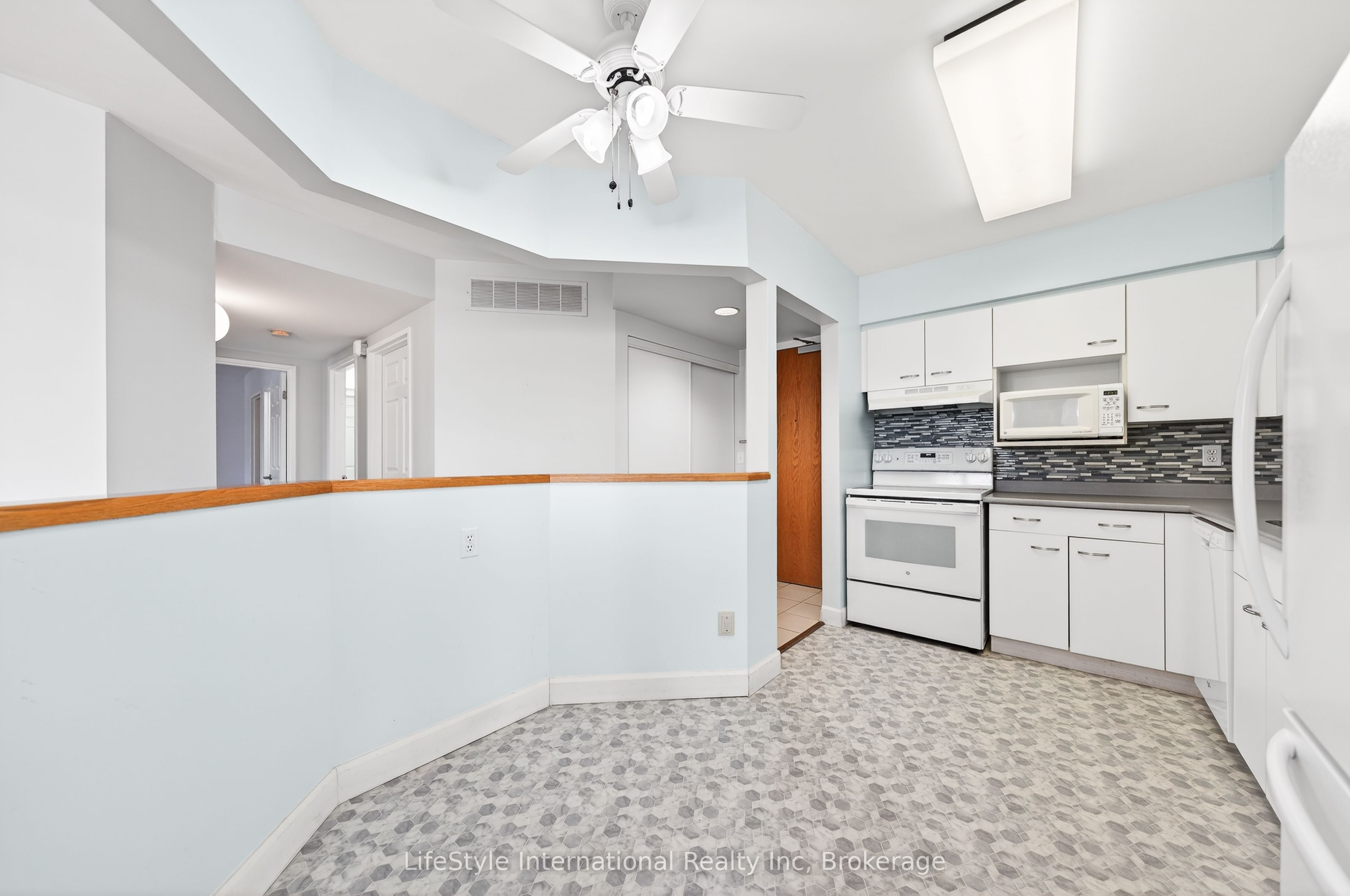 208 Silvercreek Parkway N 306, Guelph, ON N1H 8H2 photo 3