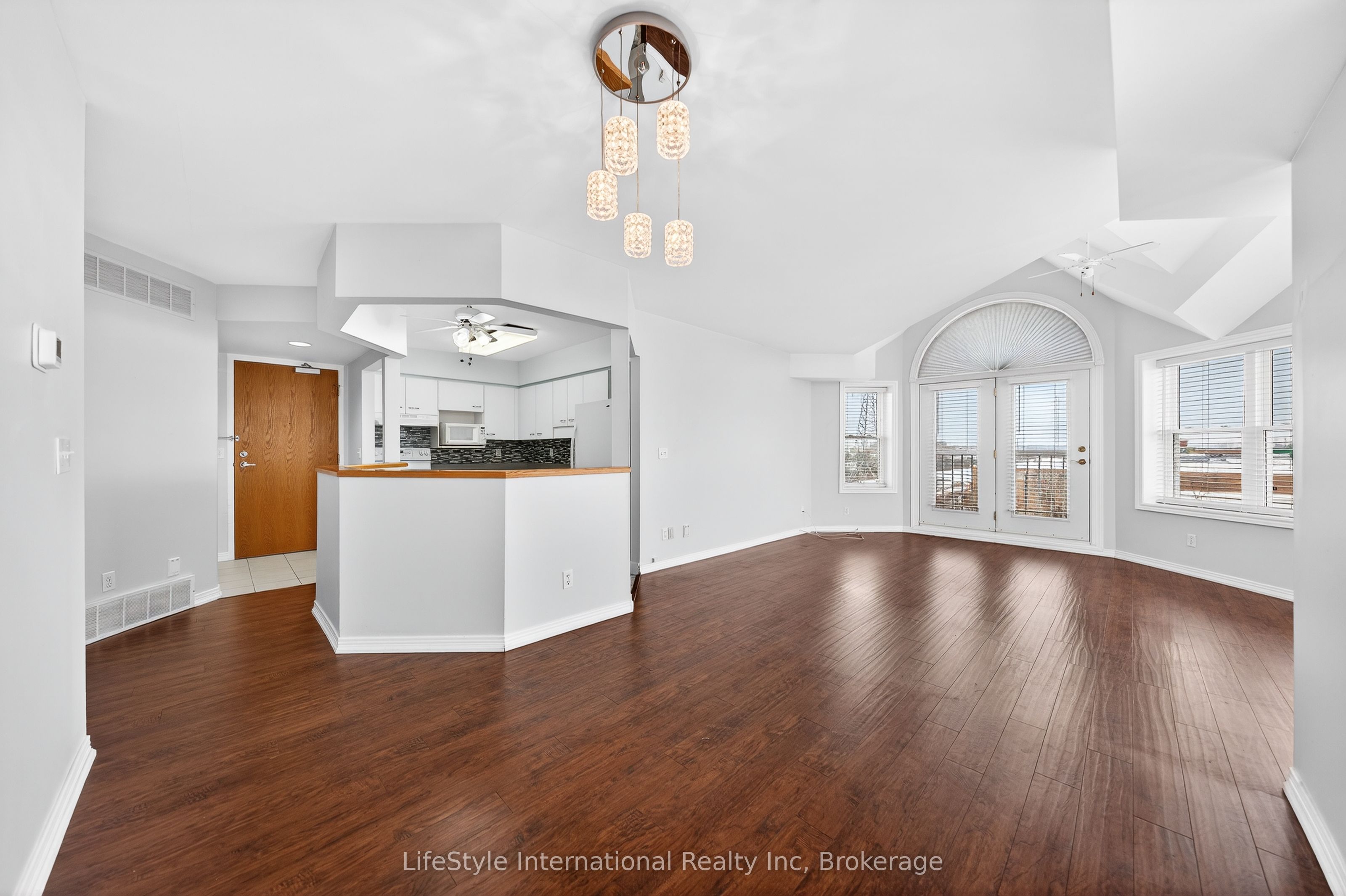 208 Silvercreek Parkway N 306, Guelph, ON N1H 8H2 photo 4