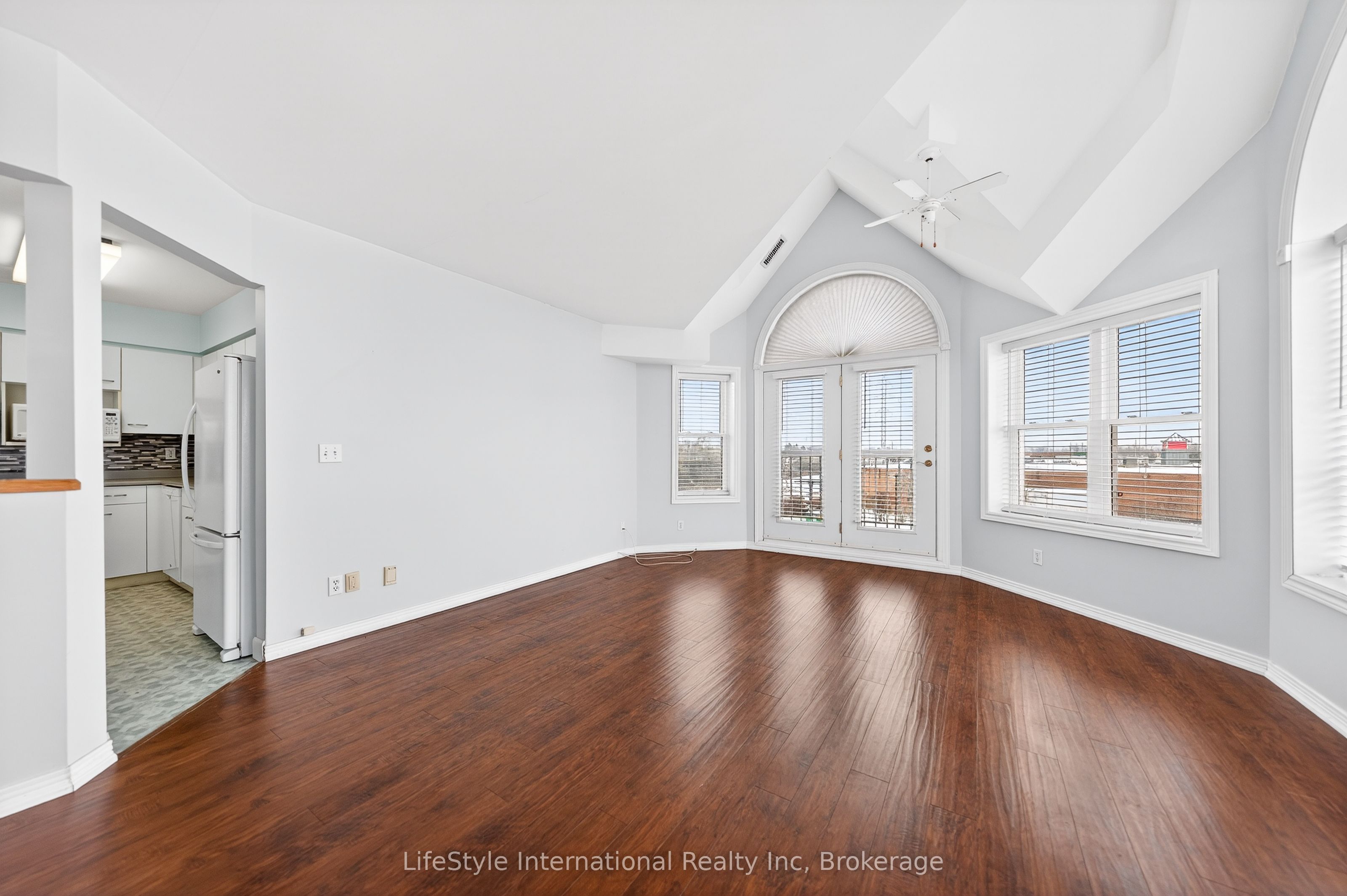 208 Silvercreek Parkway N 306, Guelph, ON N1H 8H2 photo 5