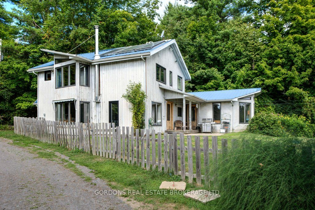1084 Moon Road, Frontenac, ON K0H 1T0 photo 2