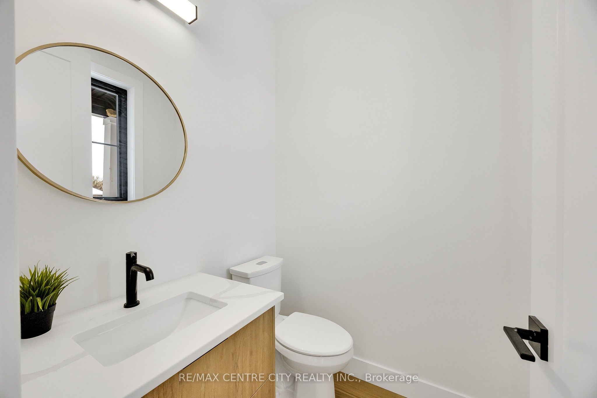 211 Foxborough Place, Thames Centre, ON N0M 2P0 photo 4