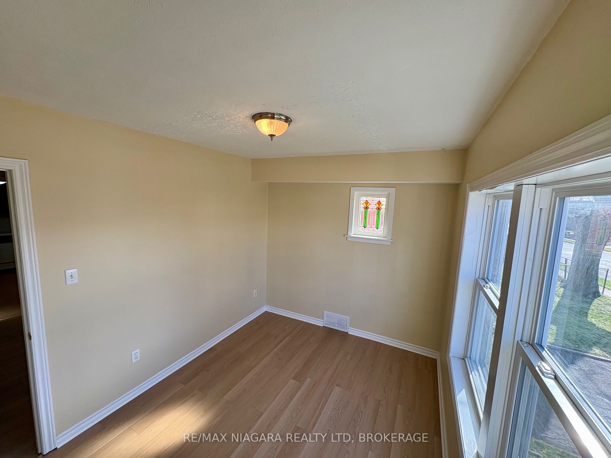 5371 Huron Street, Niagara Falls, ON L2E 2K5 photo 4