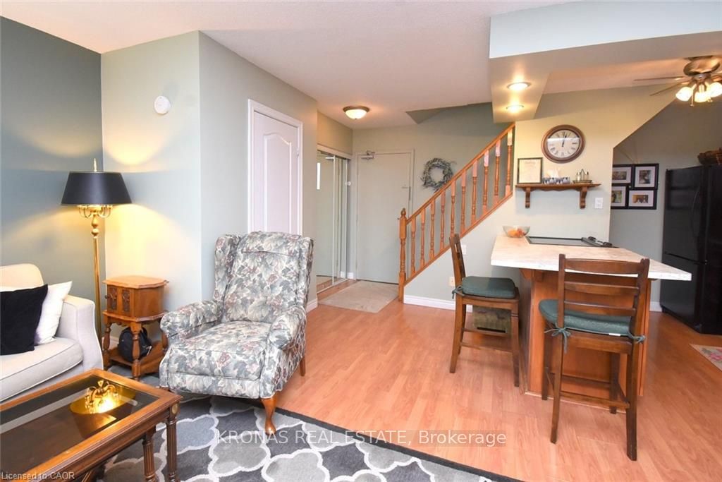10 John Street 206, Hamilton, ON L9H 6J3 photo 3