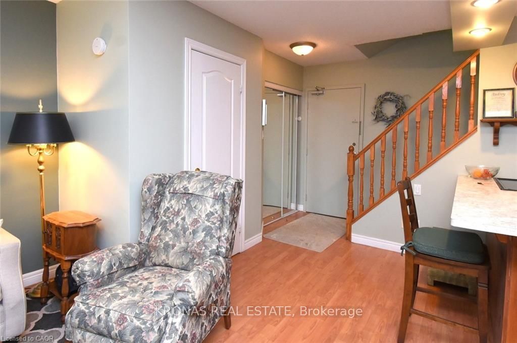 10 John Street 206, Hamilton, ON L9H 6J3 photo 4