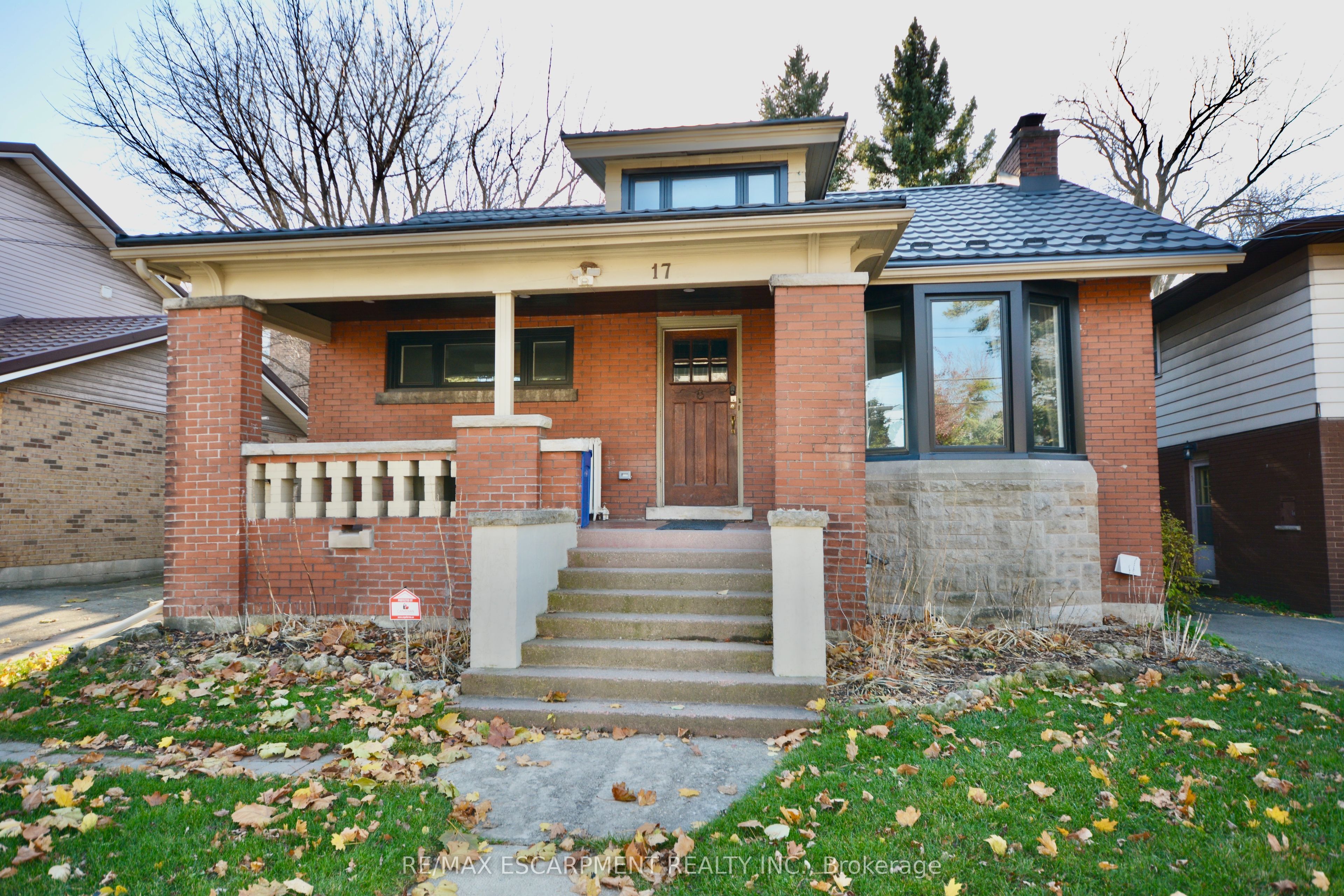 17 Inverness Avenue W LOWER, Hamilton, ON L9C 1A1