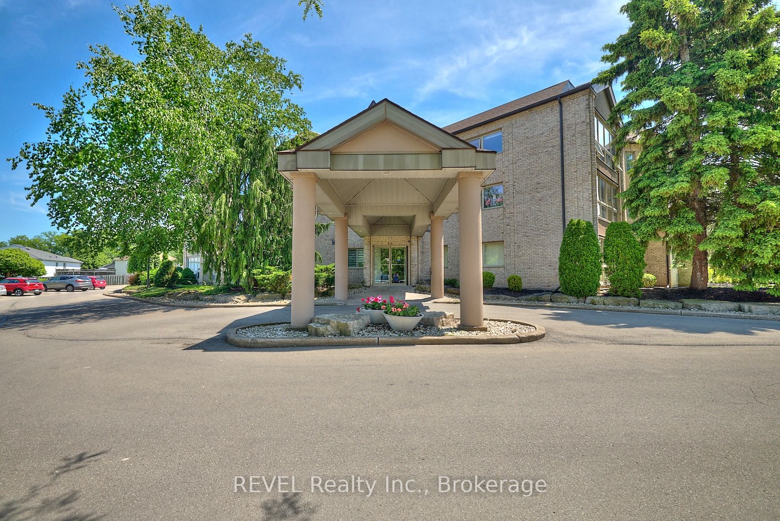 3364 Montrose Road 301, Niagara Falls, ON L2H 0J8 photo 2