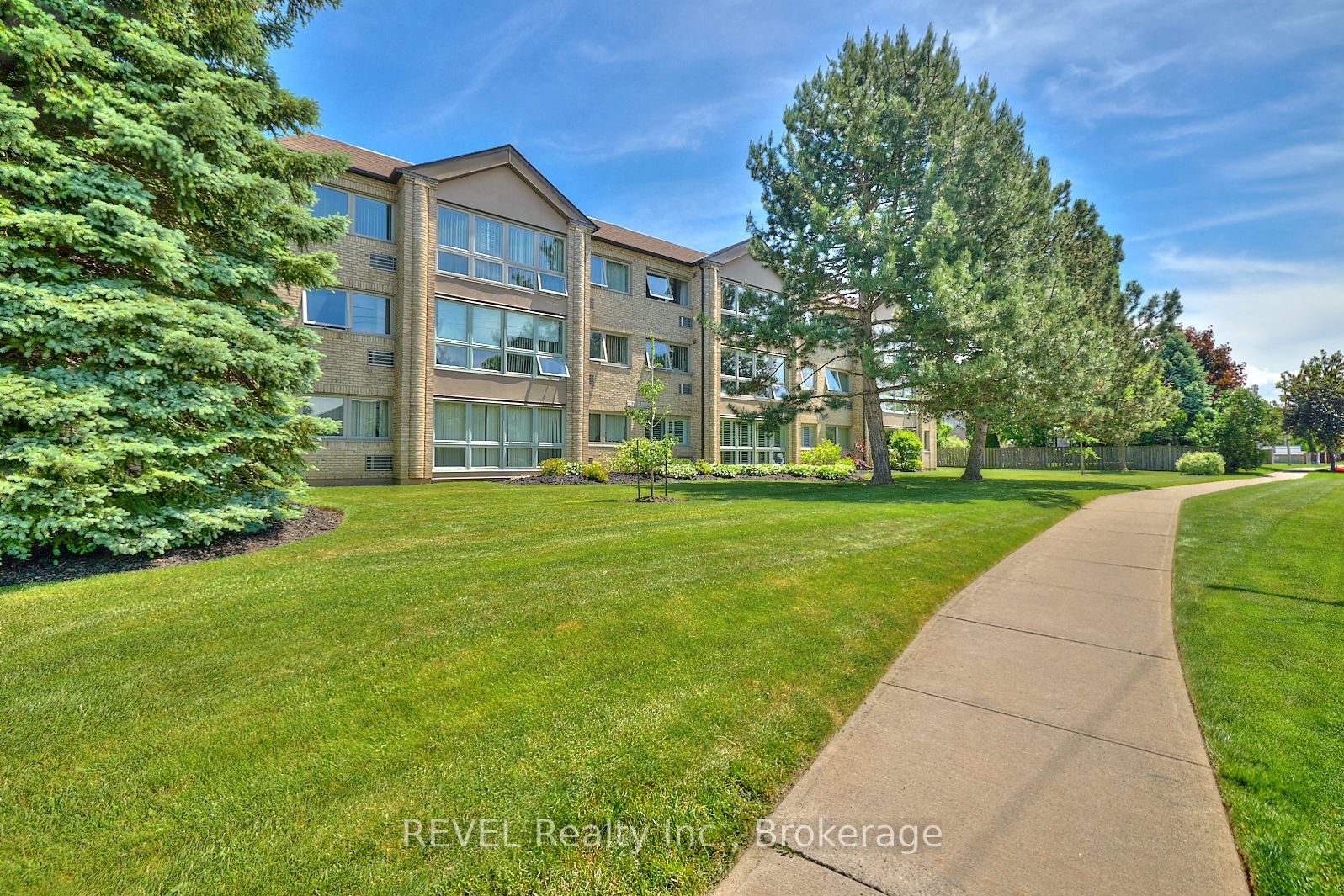 3364 Montrose Road 301, Niagara Falls, ON L2H 0J8 photo 3