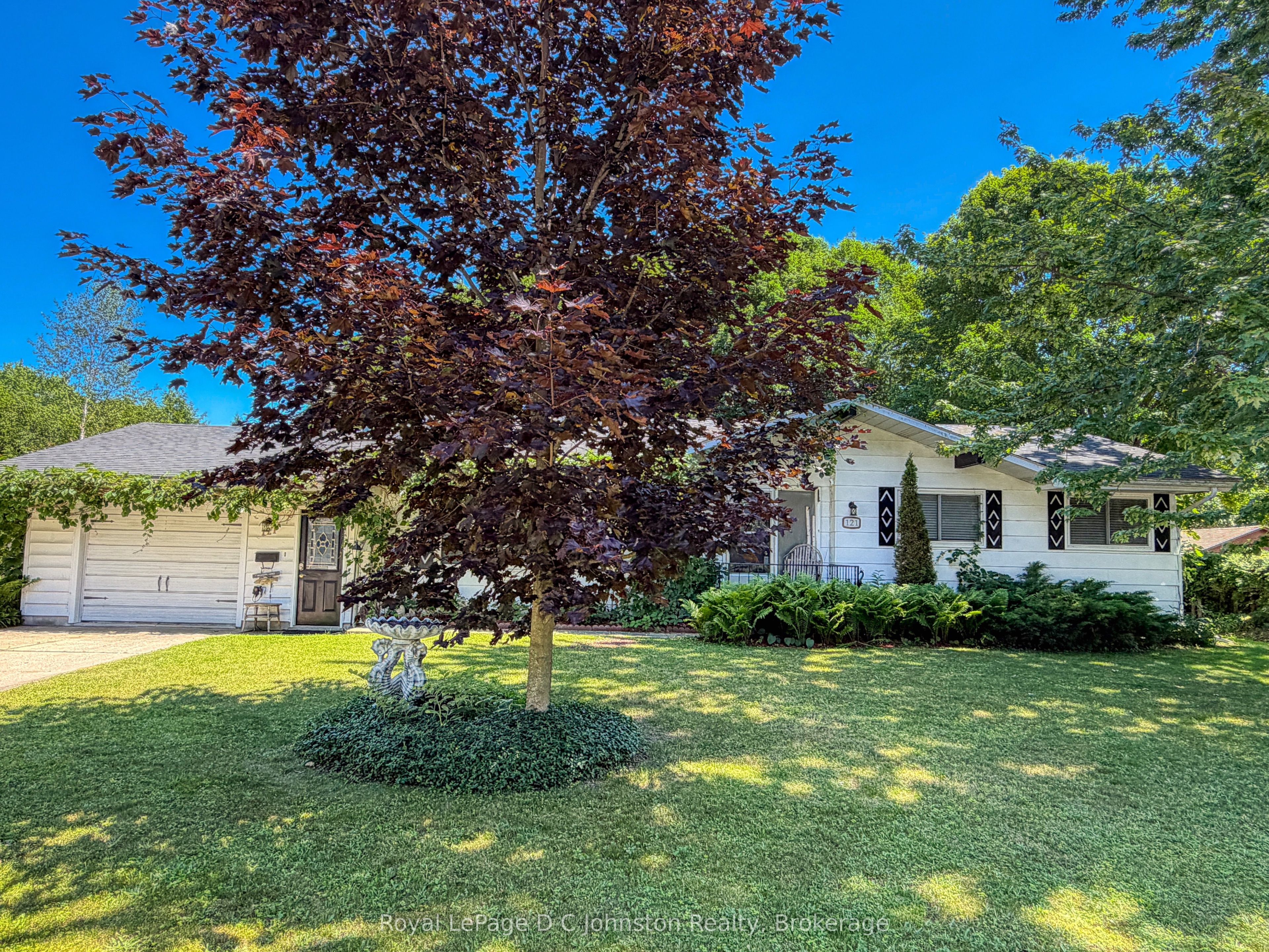 121 Edward Street, Saugeen Shores, ON N0H 2L0 photo 2