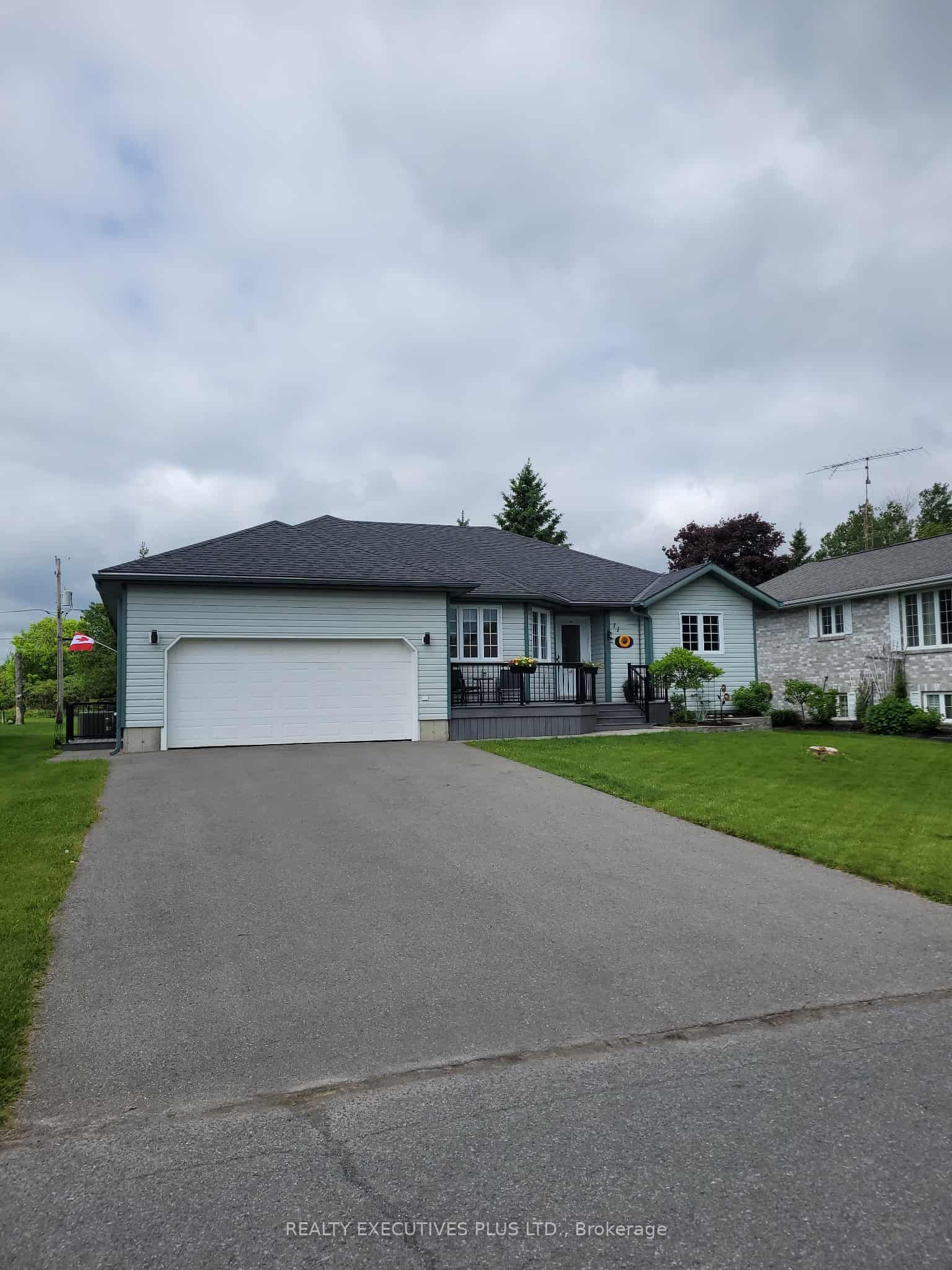11 Grove Street, South Dundas, ON K0E 1K0