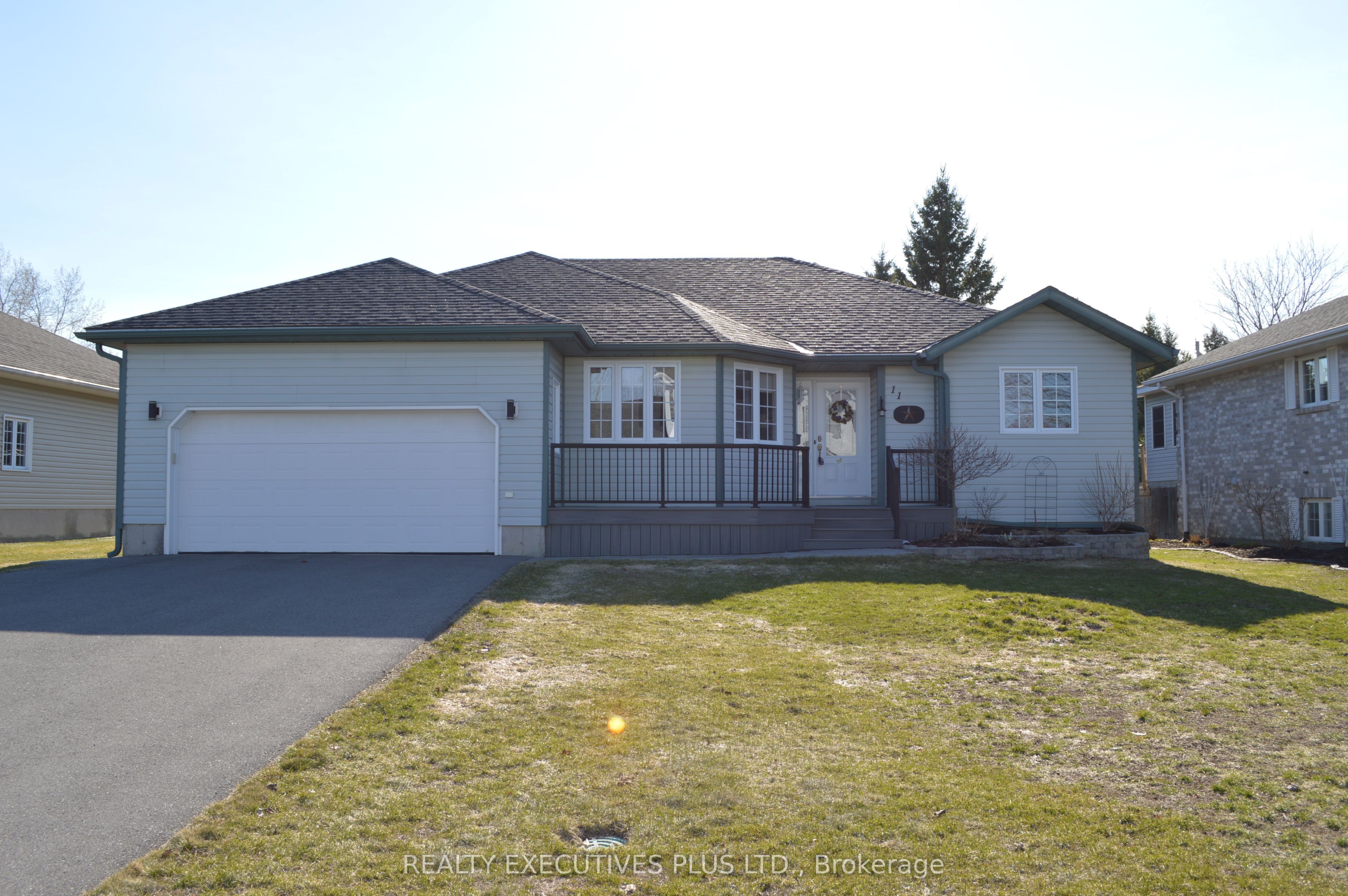 11 Grove Street, South Dundas, ON K0E 1K0 photo 3