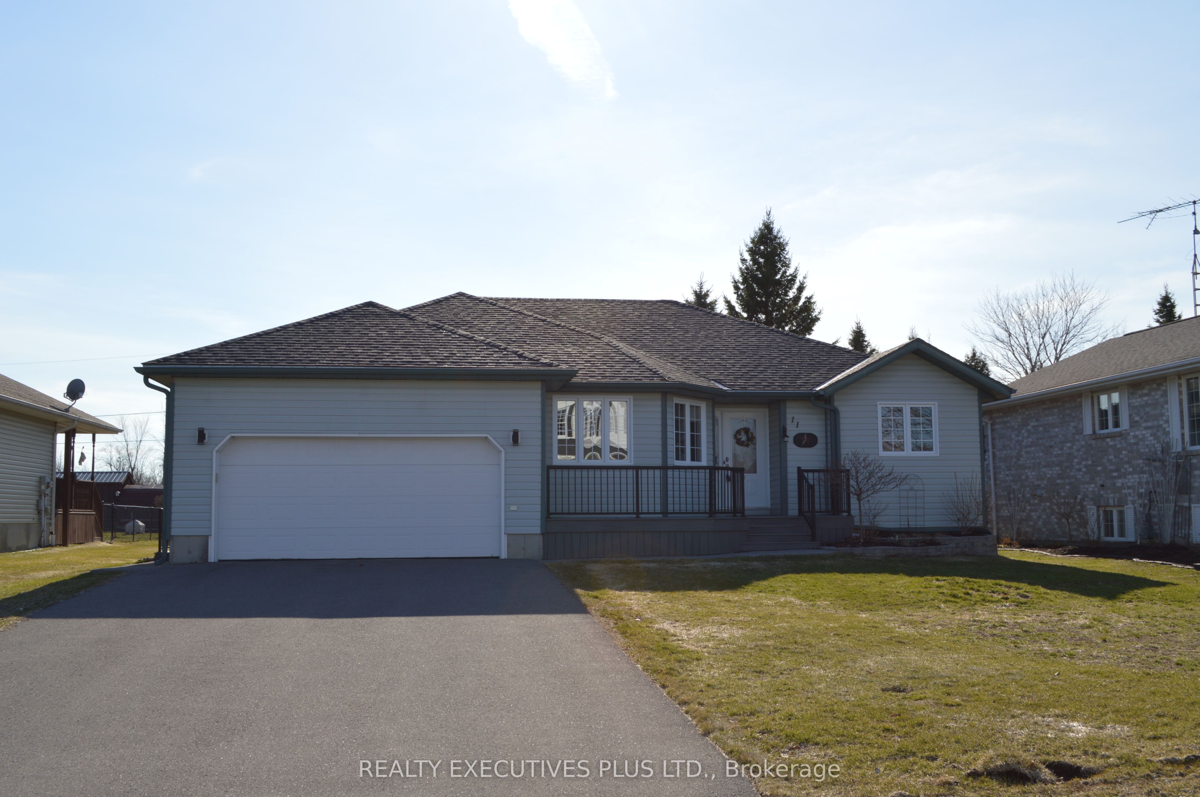 11 Grove Street, South Dundas, ON K0E 1K0 photo 4