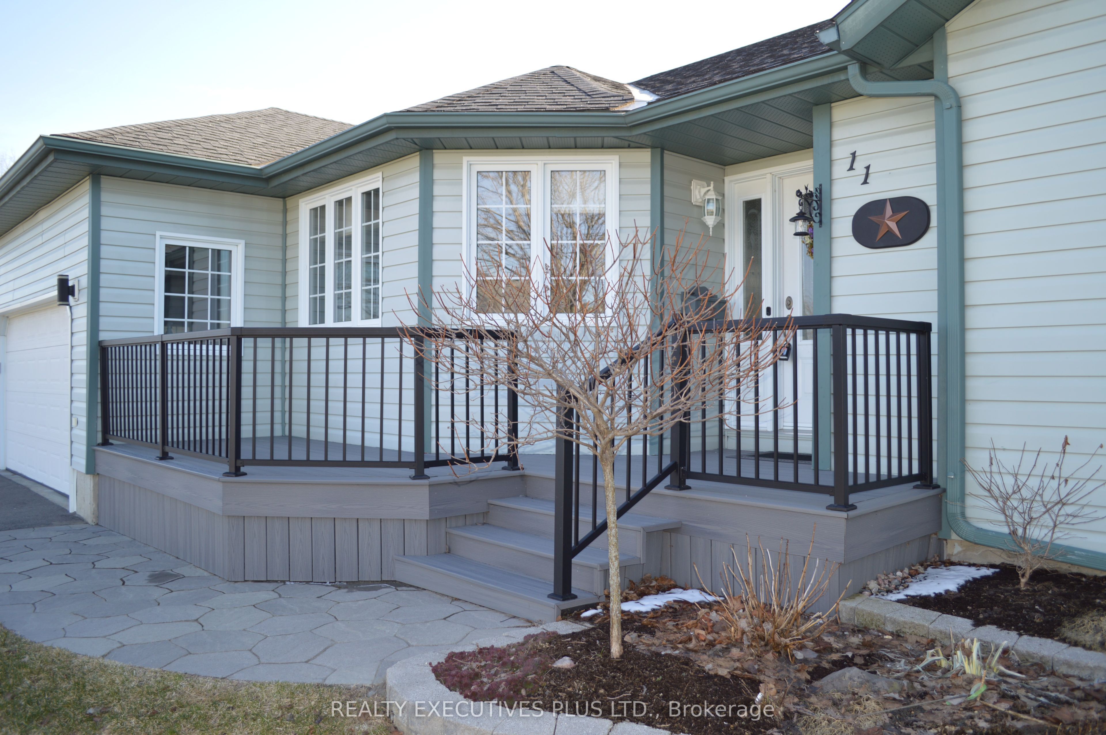 11 Grove Street, South Dundas, ON K0E 1K0 photo 5