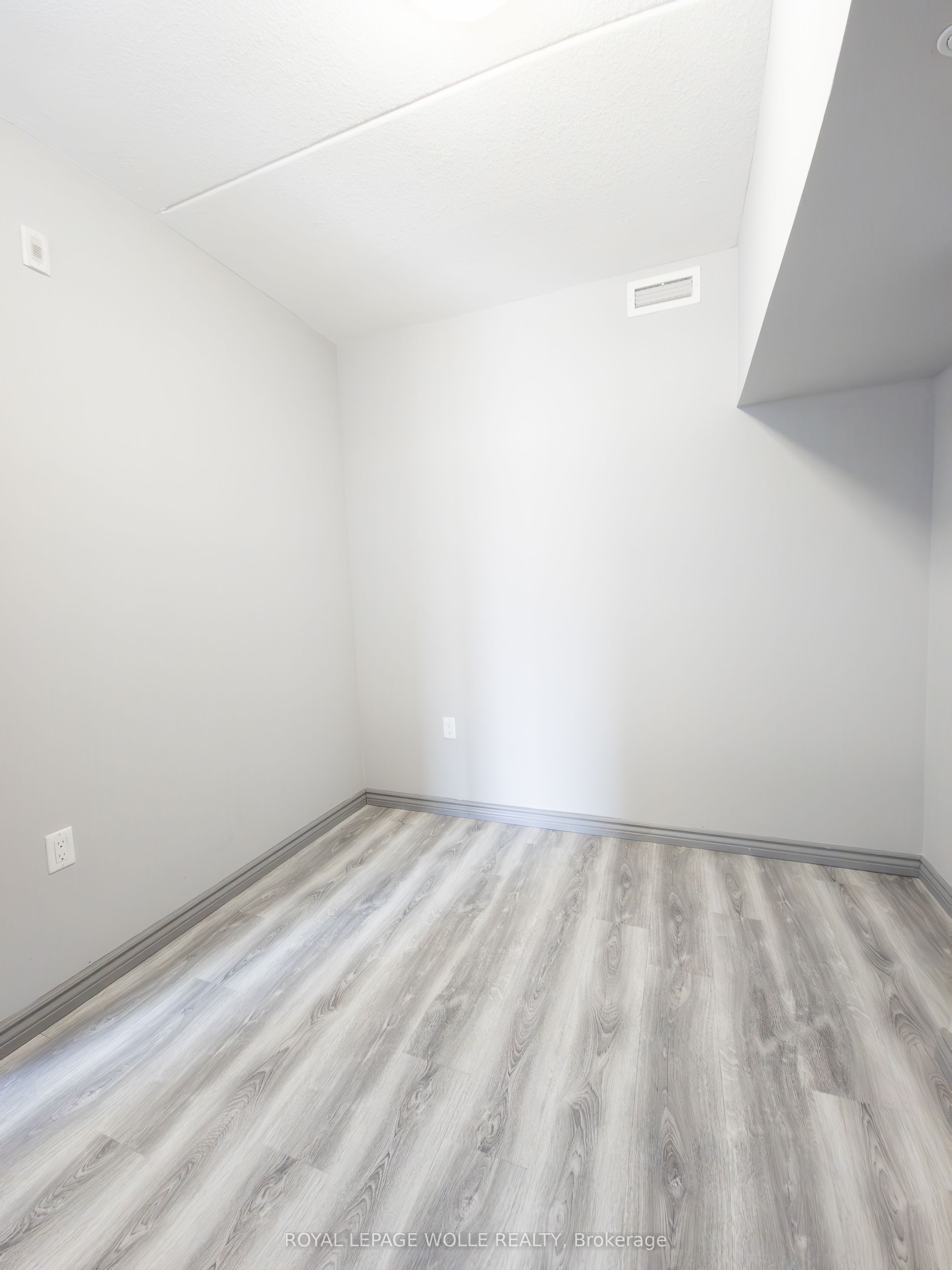 275 Larch Street F212, Waterloo, ON N2L 3R2 photo 5