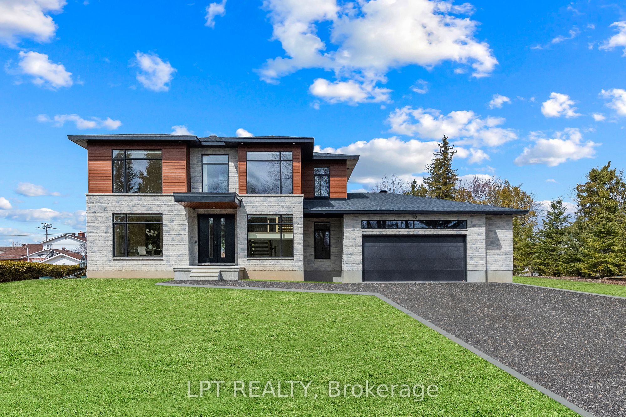 15 Briggs Avenue, Country Place - Pineglen - Crestview and Area, ON K2E 6W5 photo 2