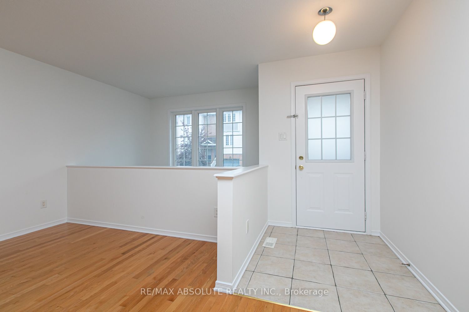 246 Gershwin Private, Bells Corners and South to Fallowfield, ON K2H 1G5 photo 2