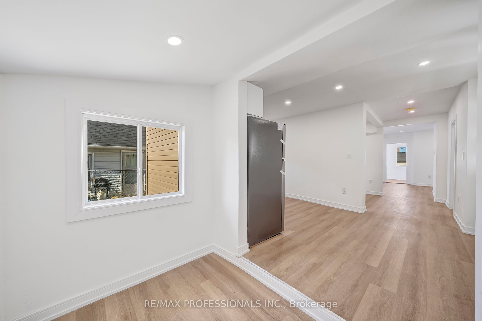 27 Oakdale Avenue Apartment B, St. Catharines, ON L2P 2B8 photo 2